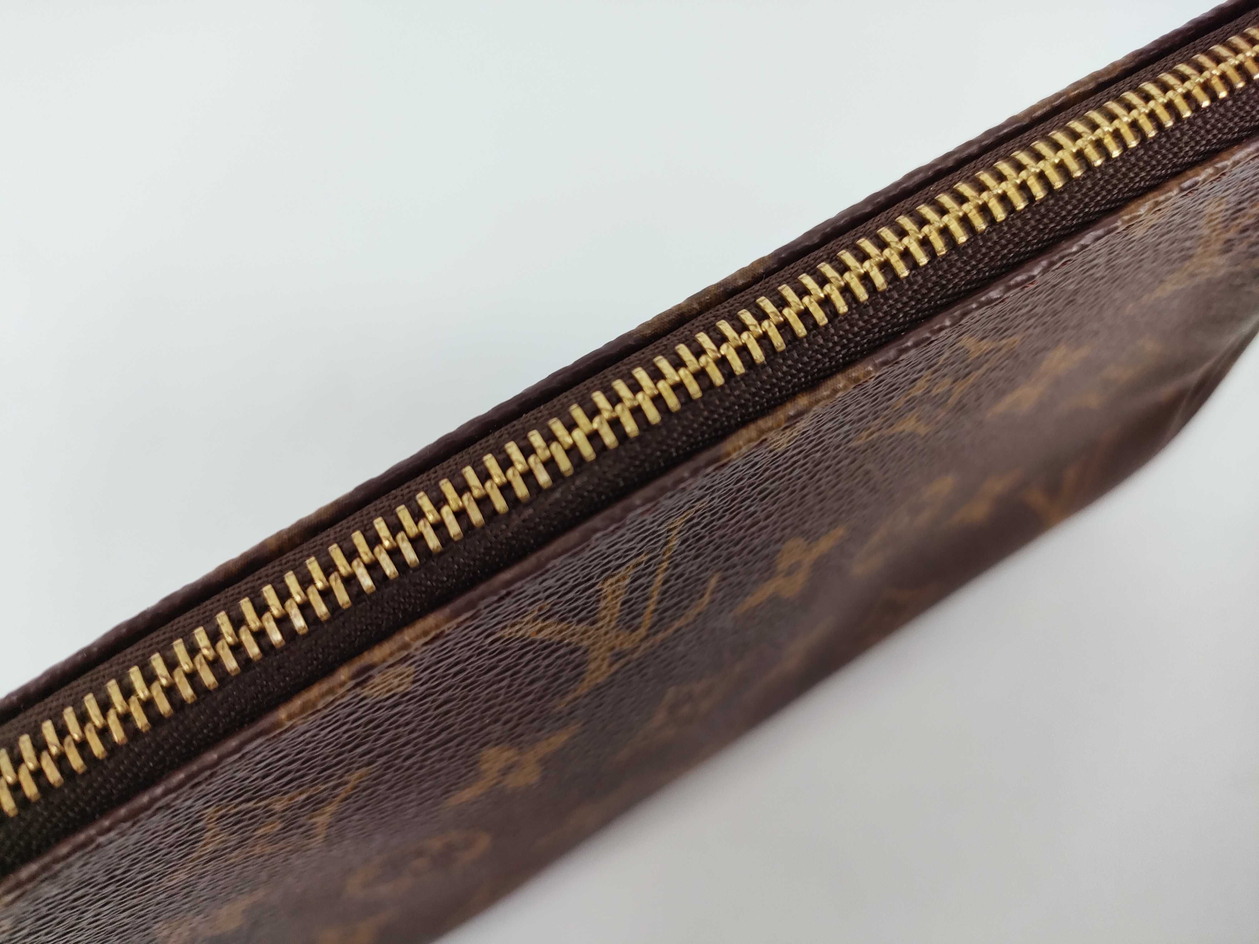 Monogram Louis Vuitton Monogram Accessoires Pouch — view 13