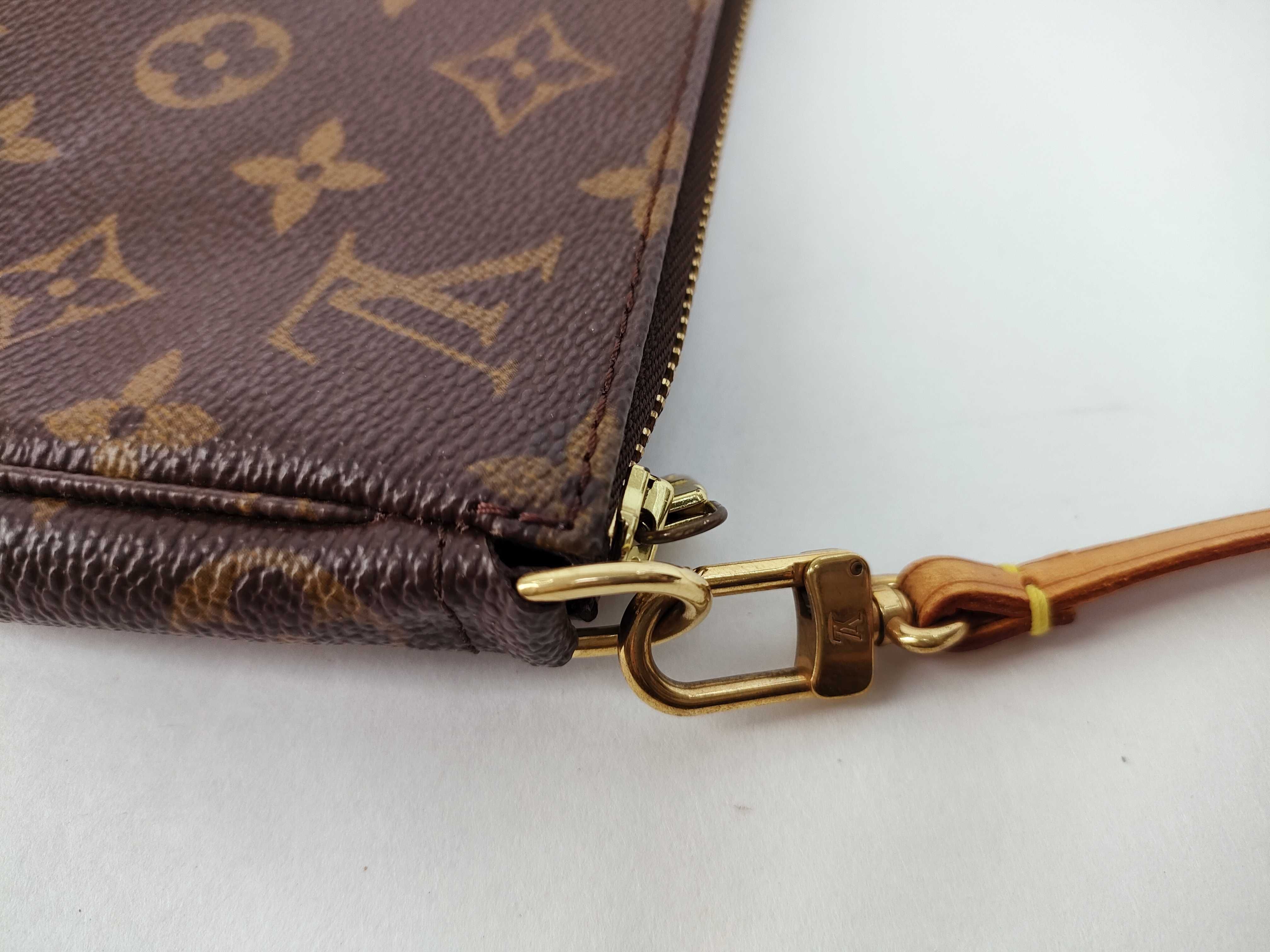 Monogram Louis Vuitton Monogram Accessoires Pouch — view 5