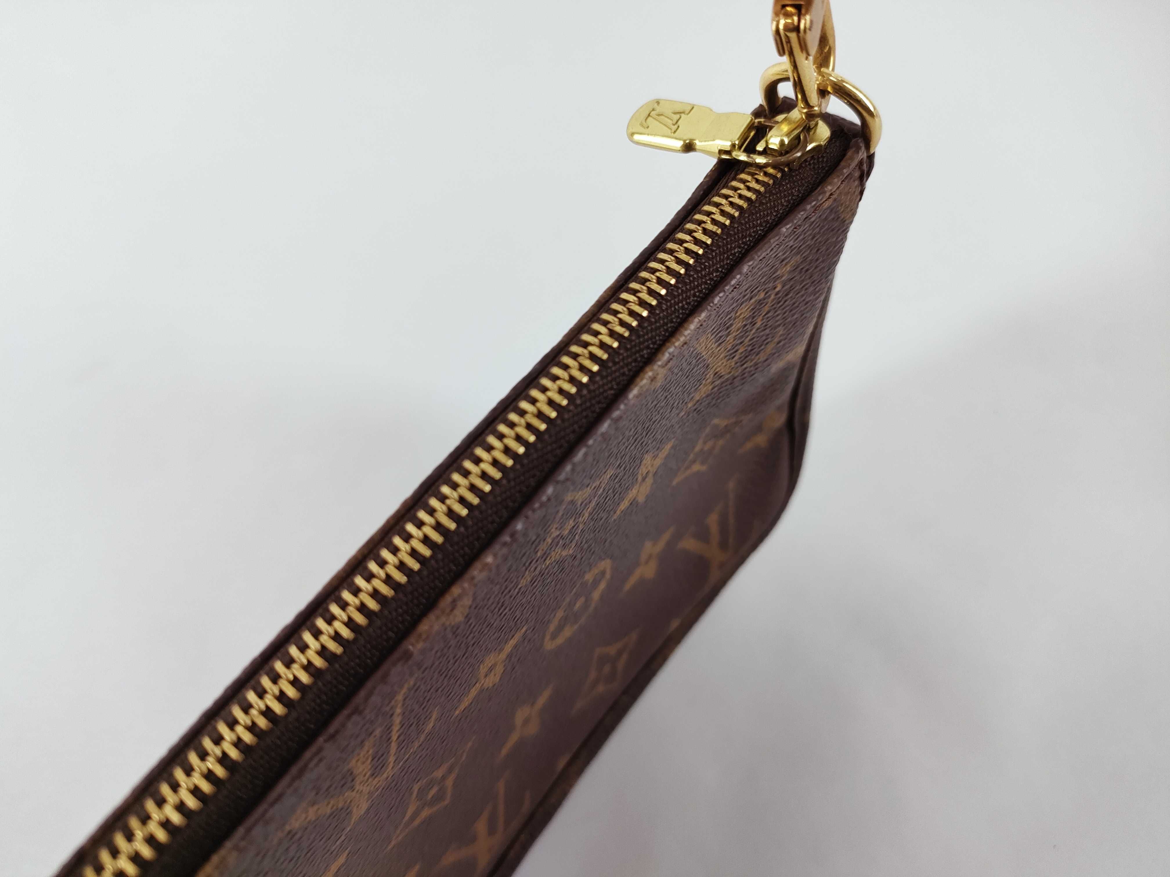 Monogram Louis Vuitton Monogram Accessoires Pouch — view 9