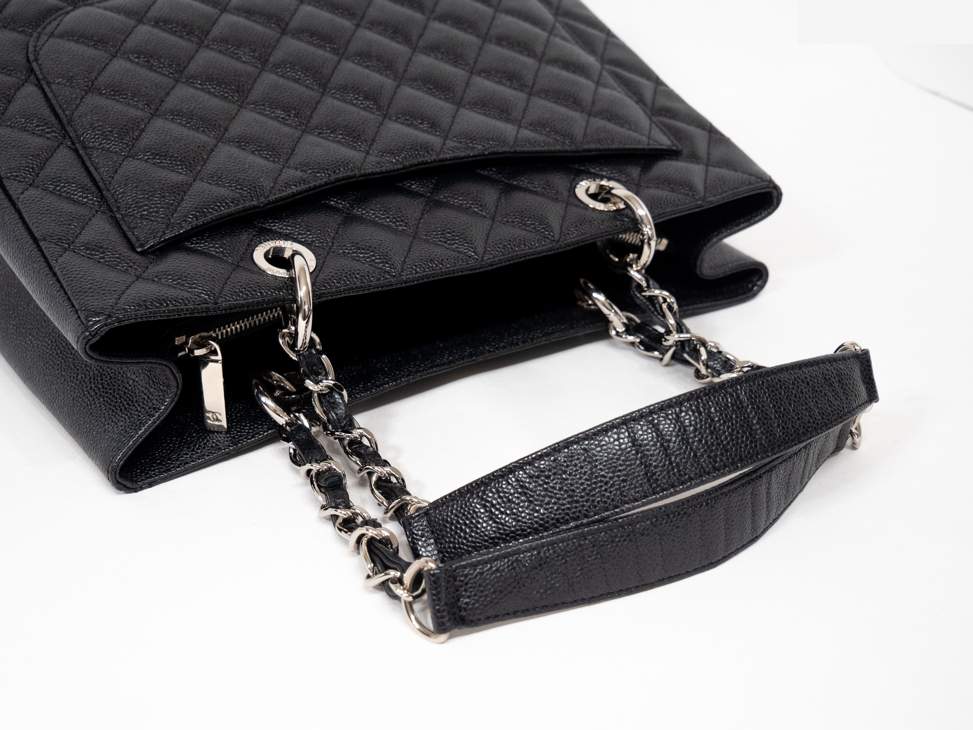 GST Seal Caviar Skin Chain Tote — view 5