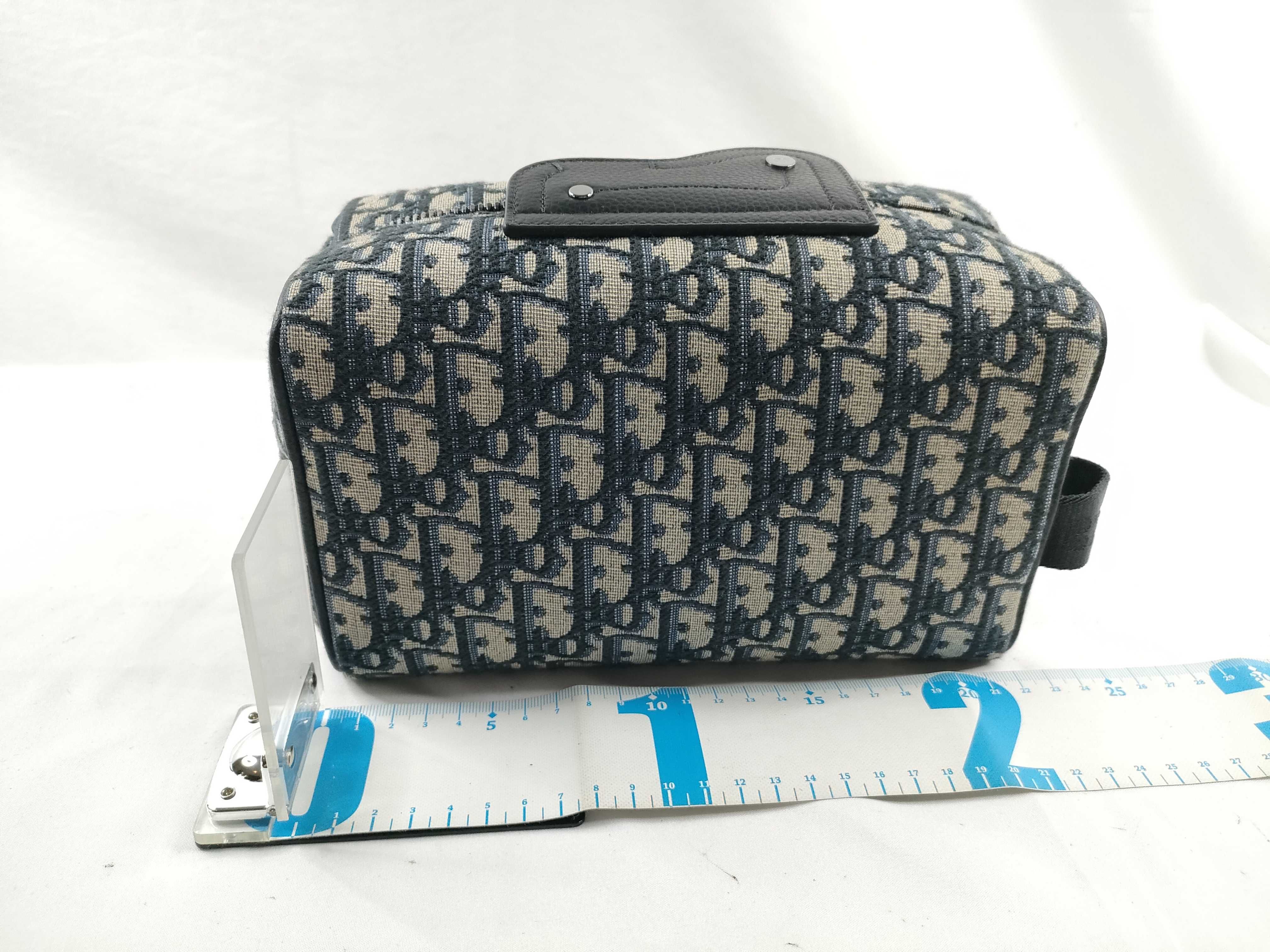 FR - Toilet Oblique Lingot Toiletery Handbag — view 2