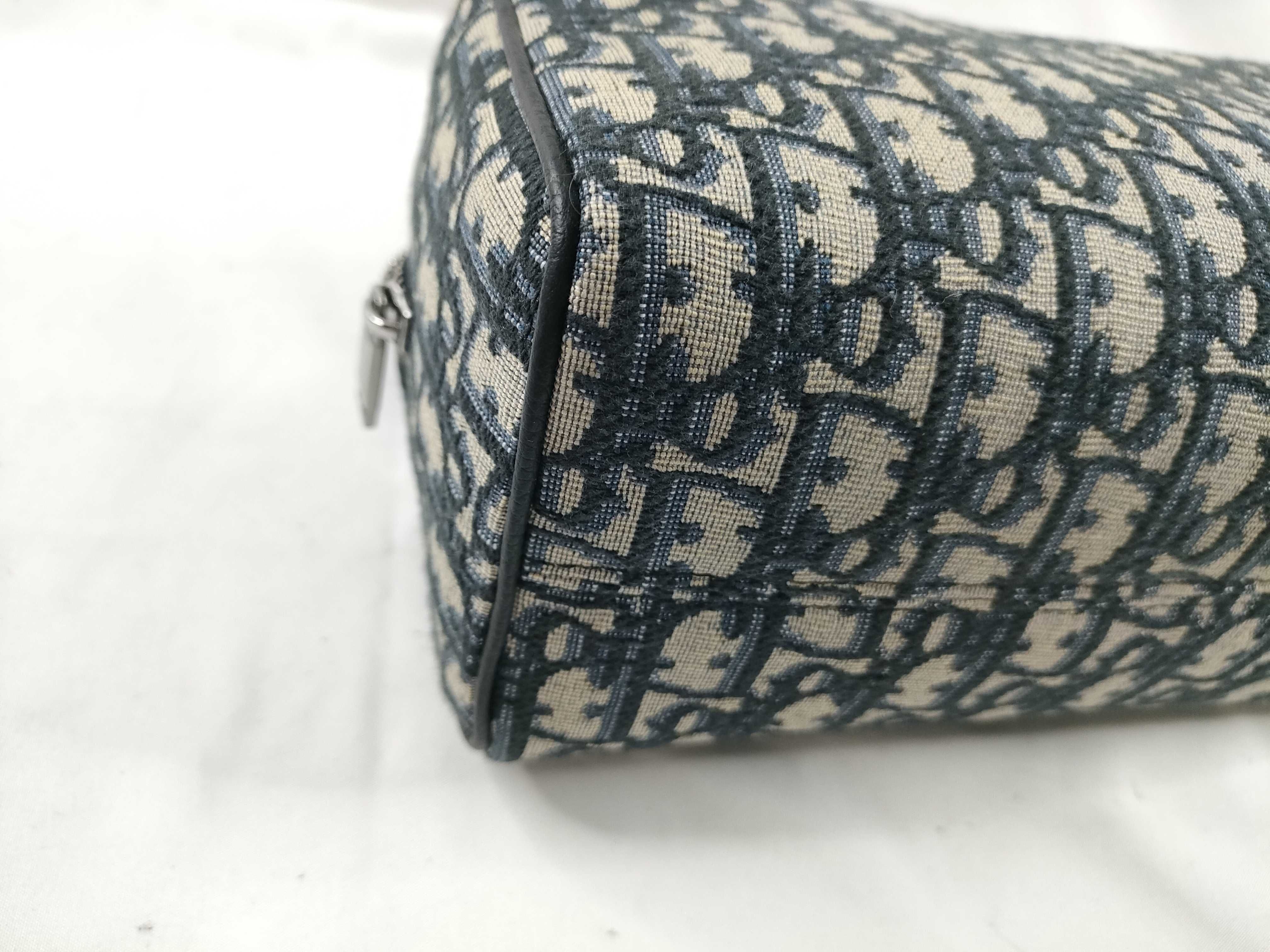 FR - Toilet Oblique Lingot Toiletery Handbag — view 3