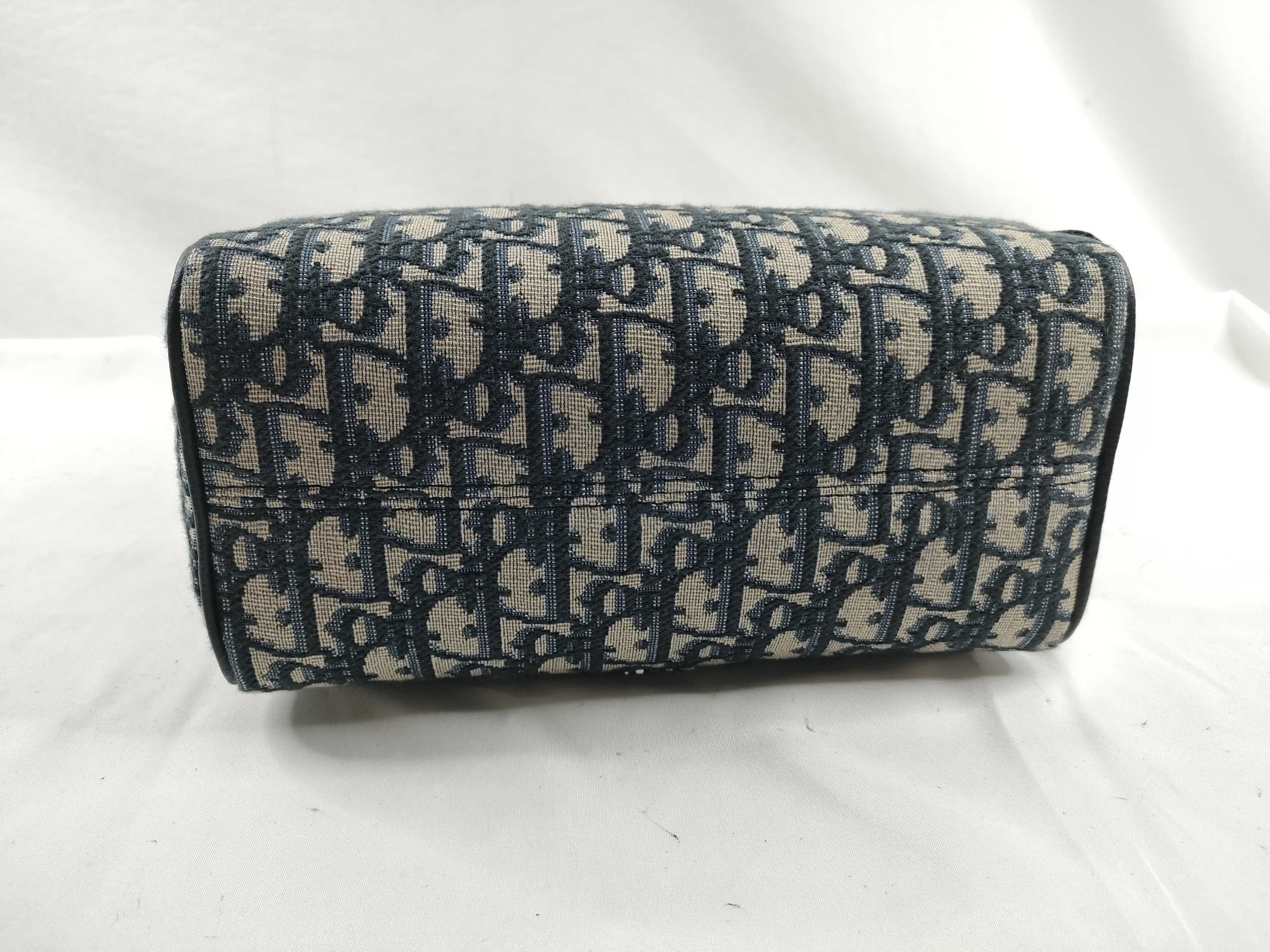 FR - Toilet Oblique Lingot Toiletery Handbag — view 4