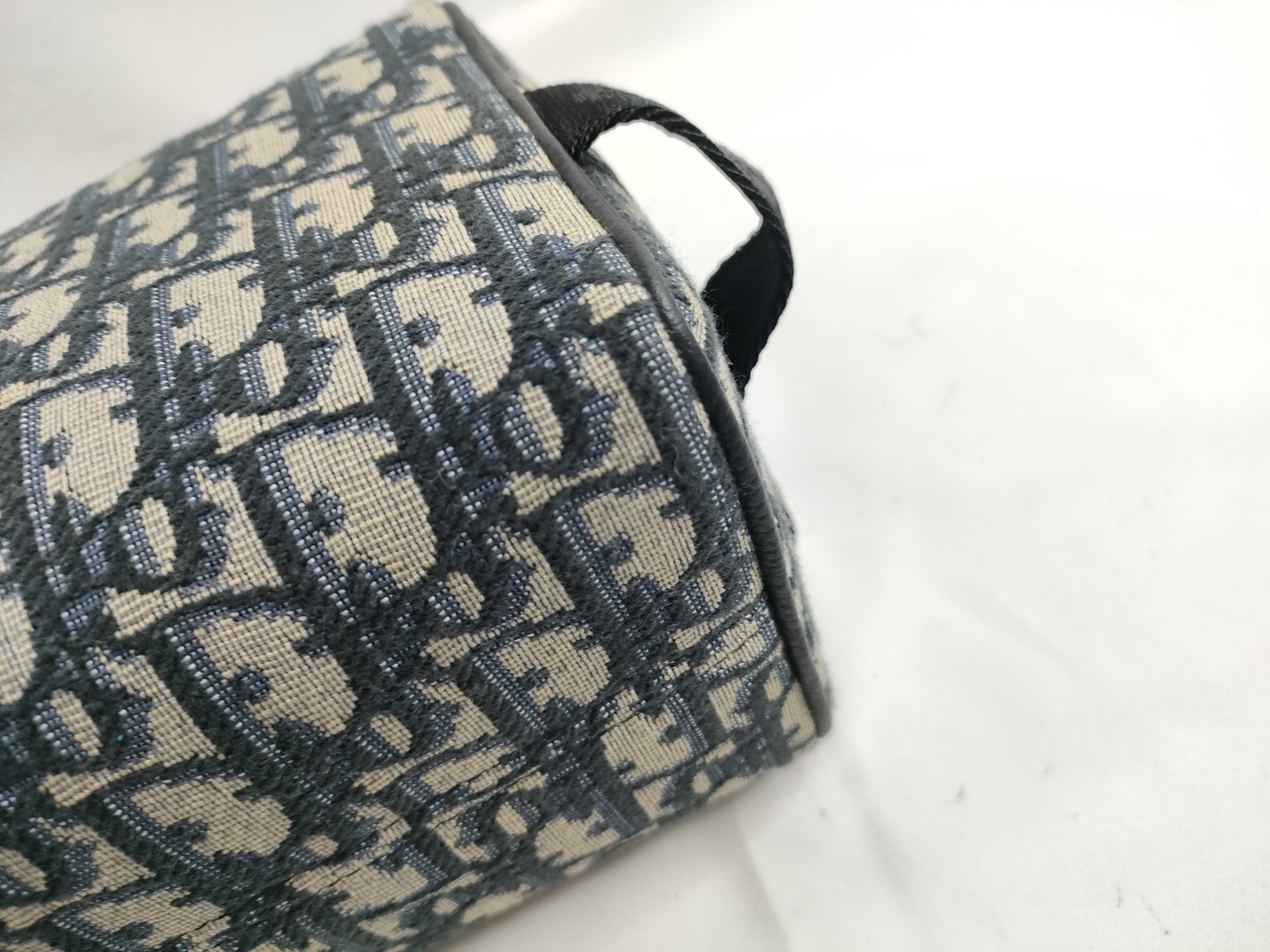 FR - Toilet Oblique Lingot Toiletery Handbag — view 5