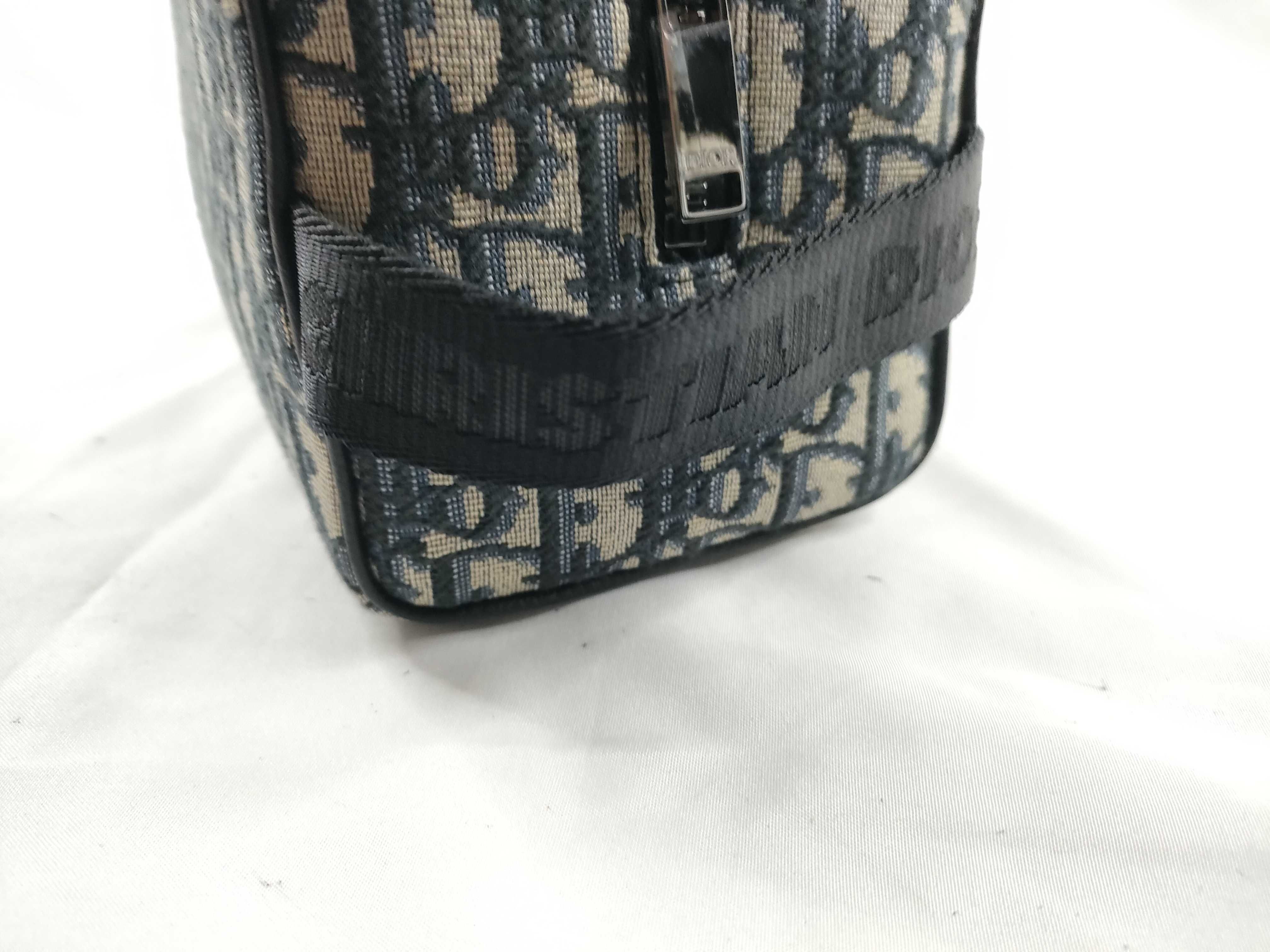 FR - Toilet Oblique Lingot Toiletery Handbag — view 6