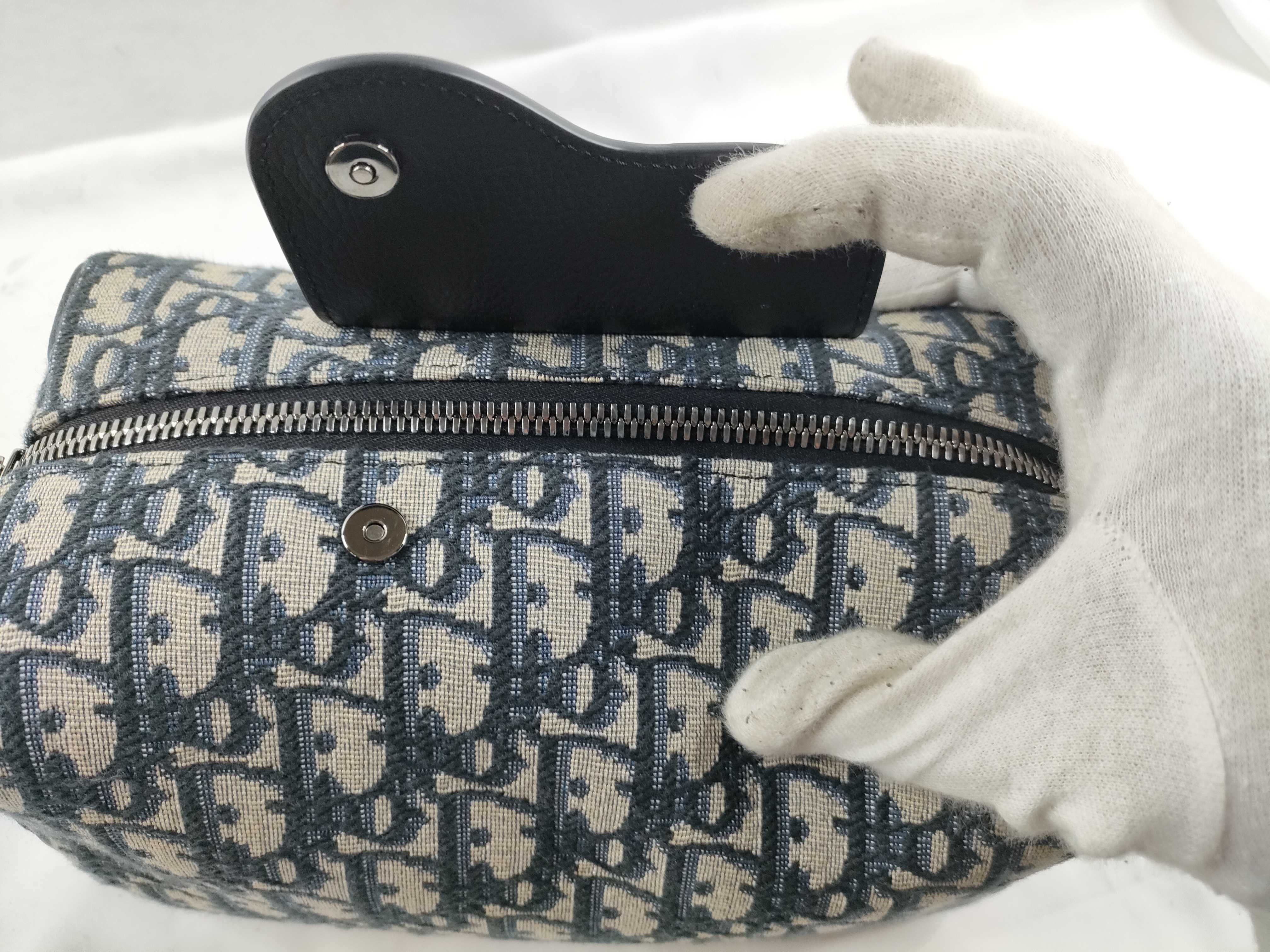 FR - Toilet Oblique Lingot Toiletery Handbag — view 7