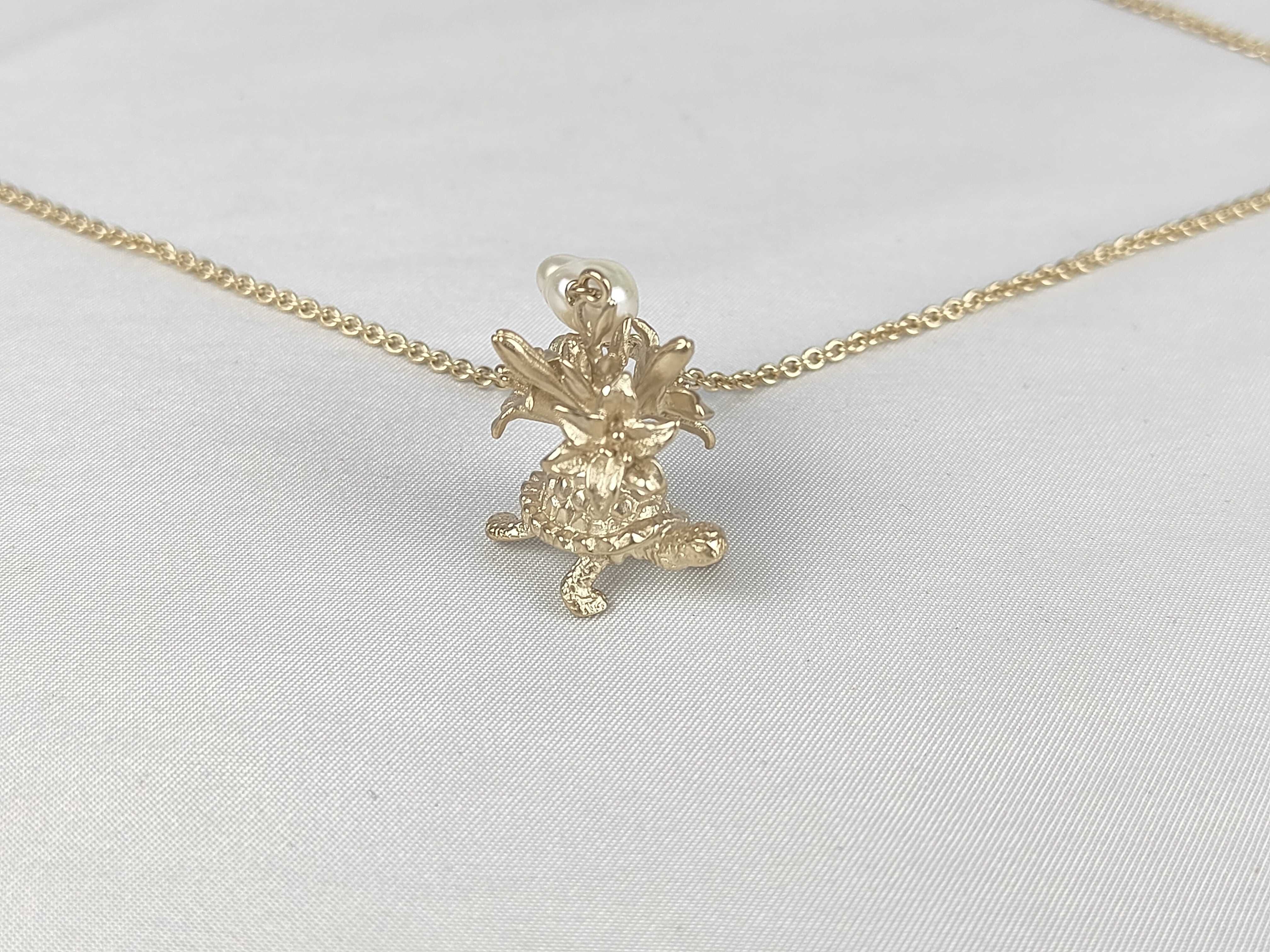 Turtle Flower Motif Pearl Necklace
