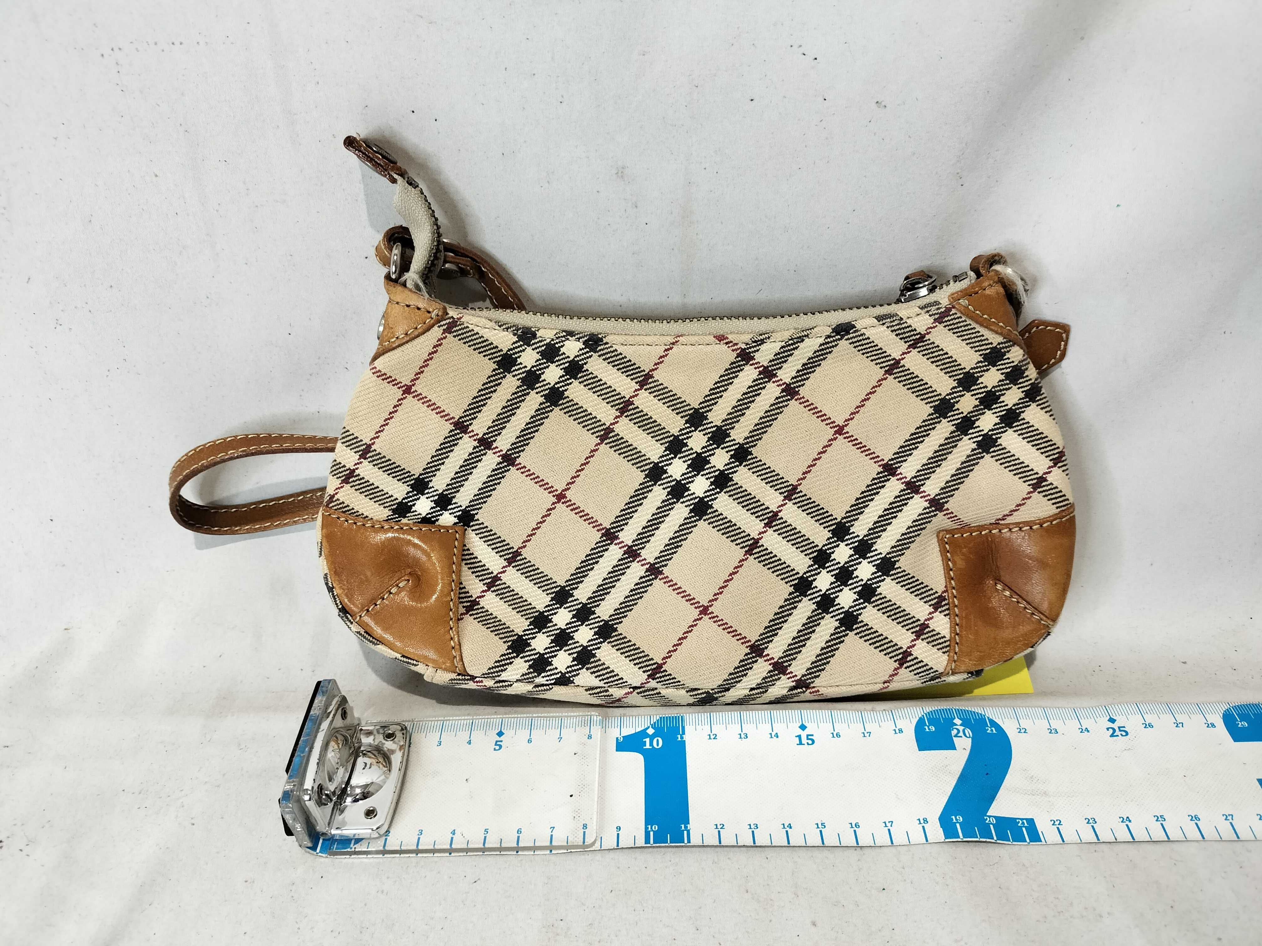 Blue Label Nova Check Shoulder Accessory Pouch Shoulder Bag — view 2