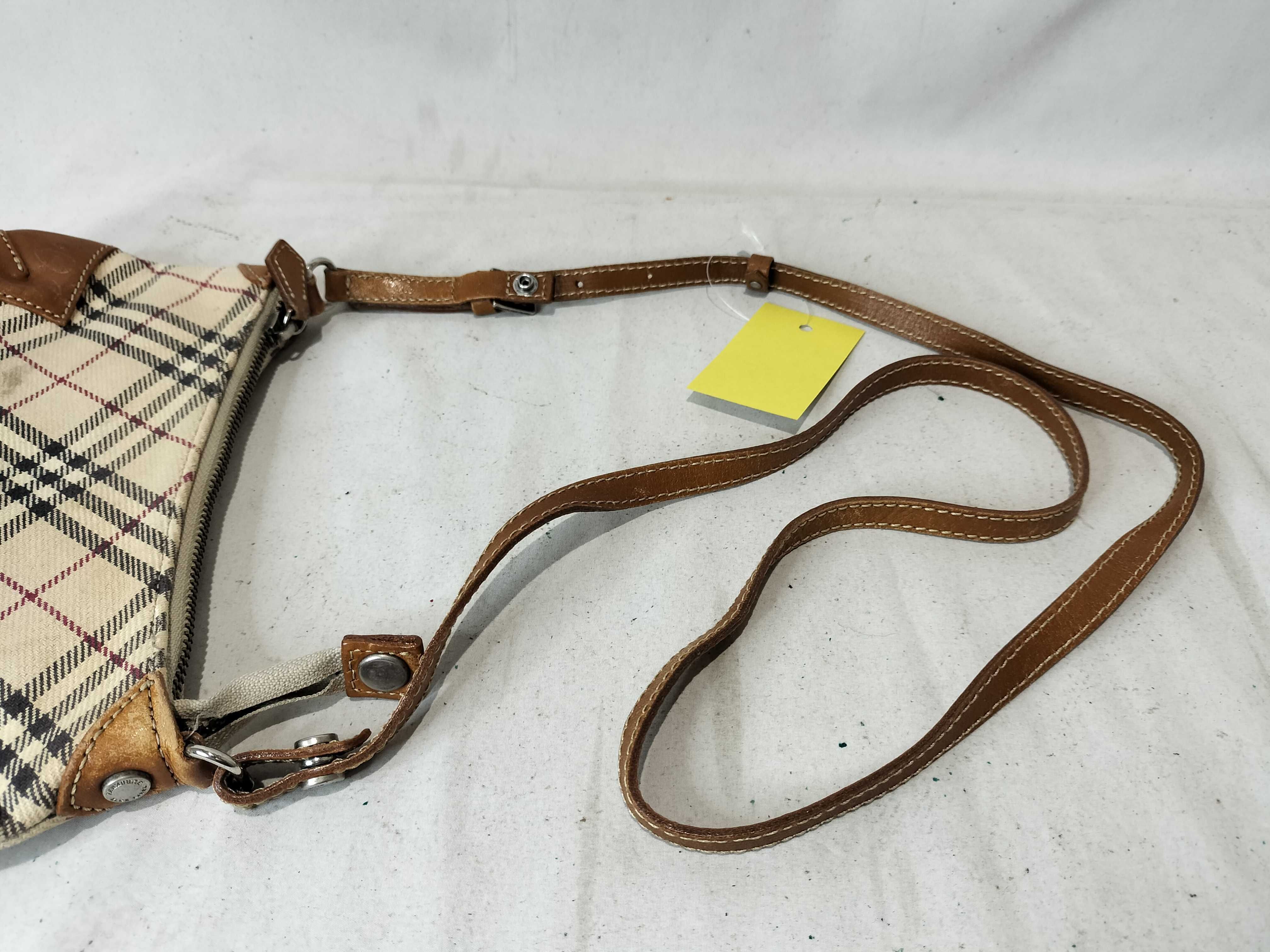 Blue Label Nova Check Shoulder Accessory Pouch Shoulder Bag — view 3