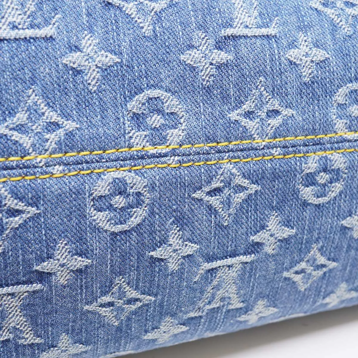 Monogram Denim OnTheGo MM M46871 RFID-enabled blue tote bag with bag charm. — view 12