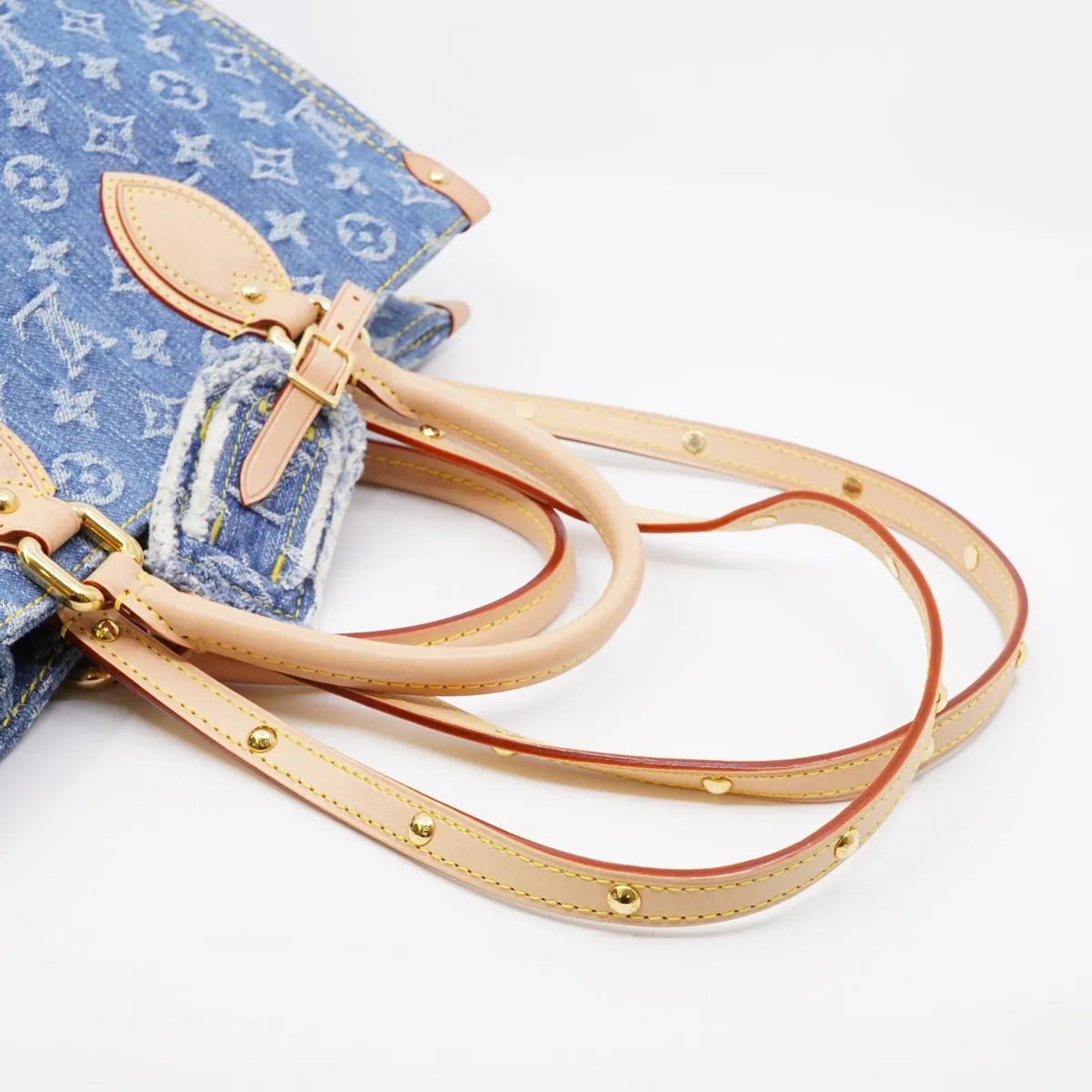 Monogram Denim OnTheGo MM M46871 RFID-enabled blue tote bag with bag charm. — view 8