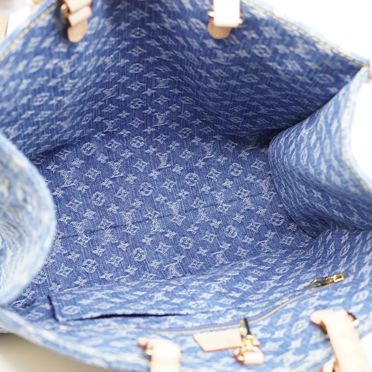 Monogram Denim OnTheGo MM M46871 RFID-enabled blue tote bag with bag charm. — view 9