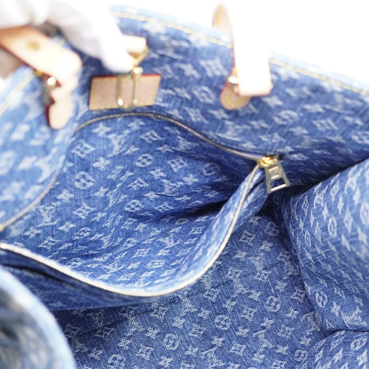 Monogram Denim OnTheGo MM M46871 RFID-enabled blue tote bag with bag charm. — view 10