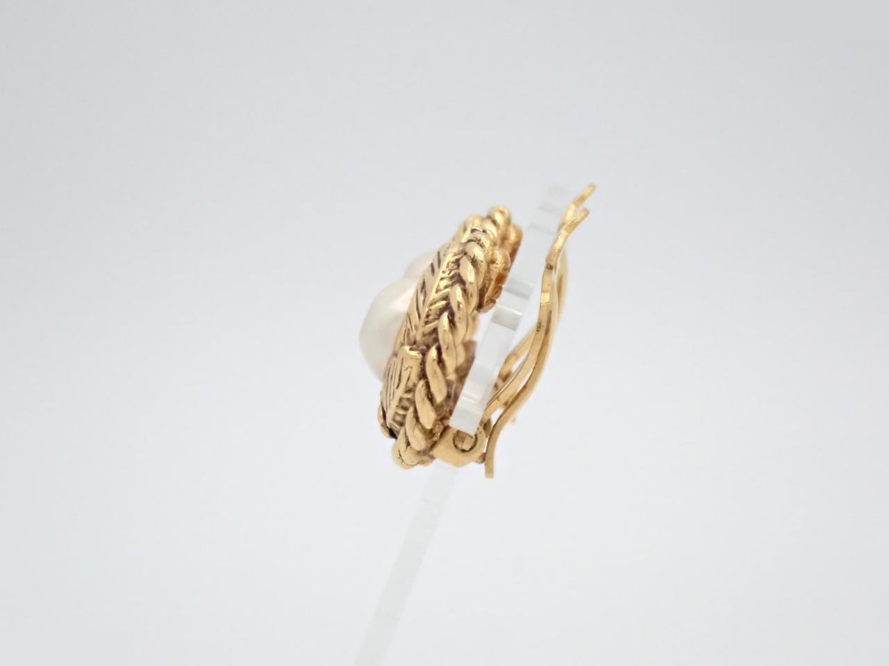 Pearl earrings, gold, for both ears — view 3