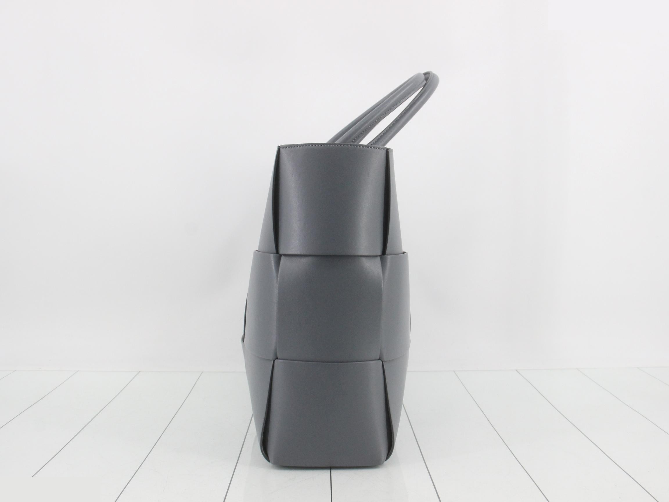 736182 Large Arco Tote — view 3