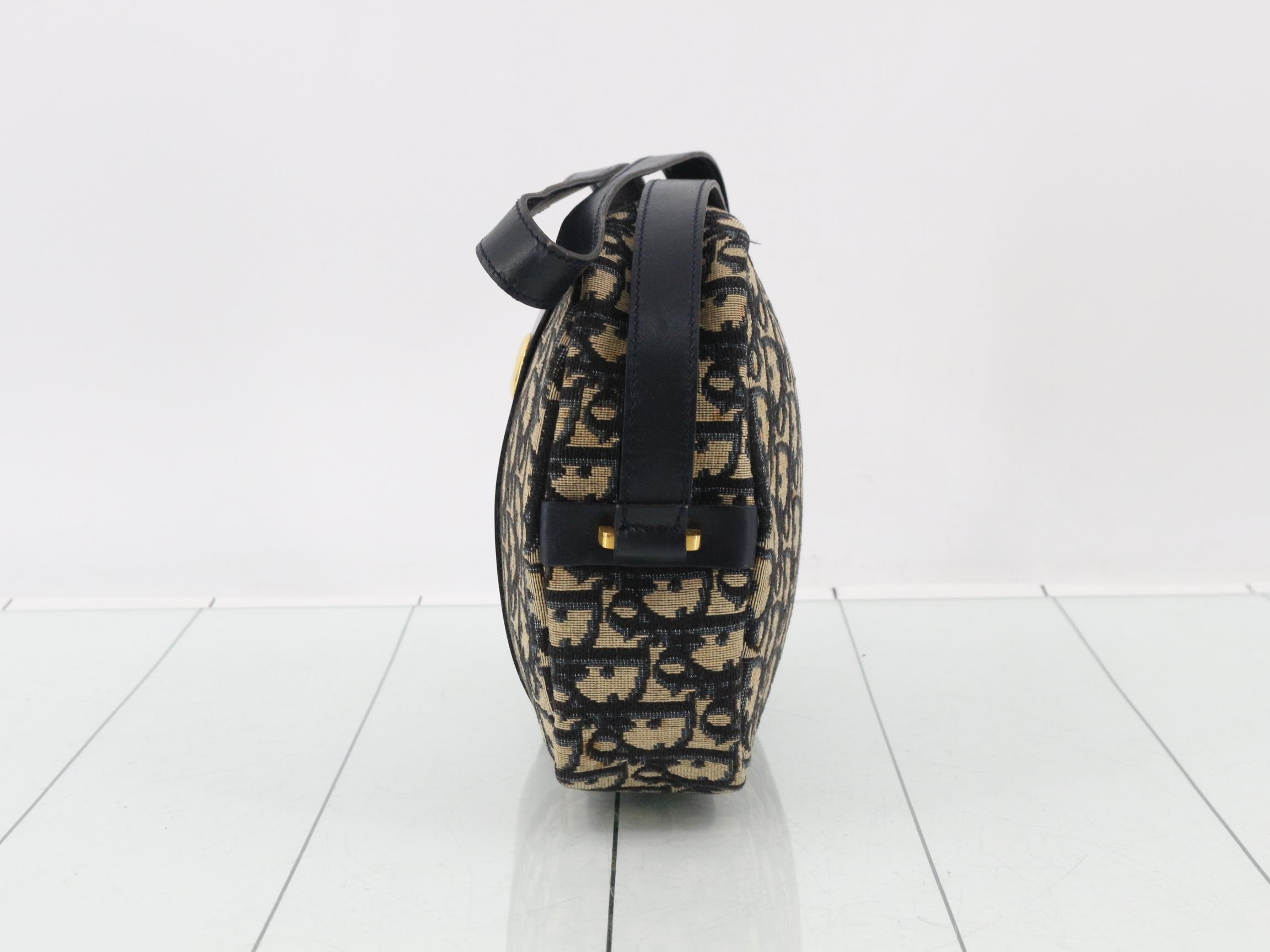 Trotter (bag) - Shoulder bag - Beige/Black — view 3