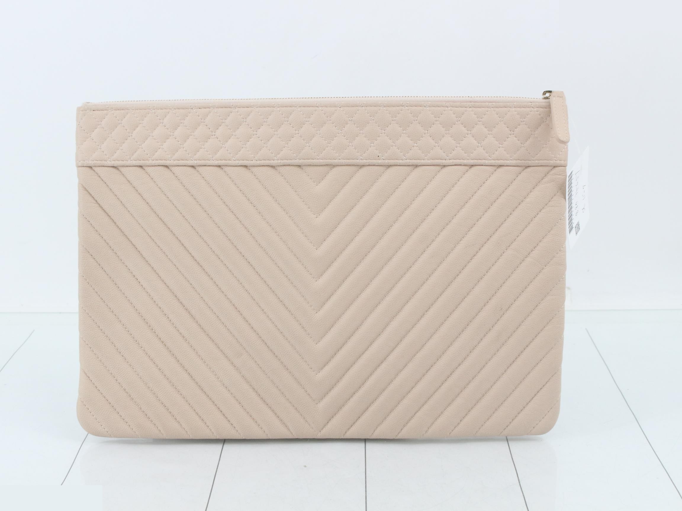 Caviar leather (bag) clutch/pouch, beige, gold hardware — view 2