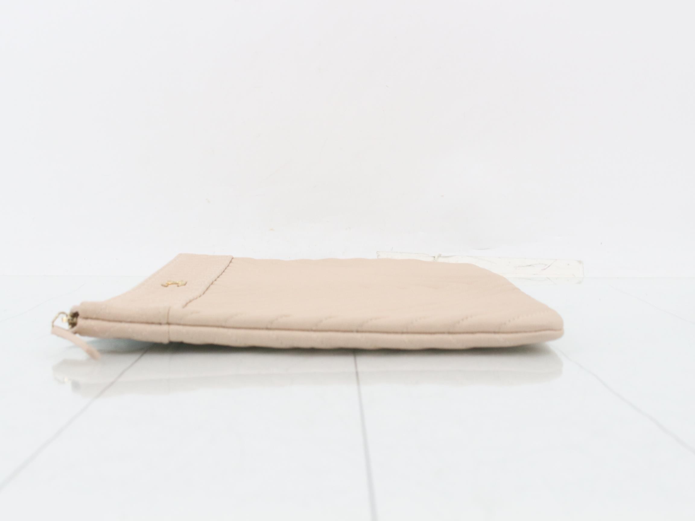 Caviar leather (bag) clutch/pouch, beige, gold hardware — view 4