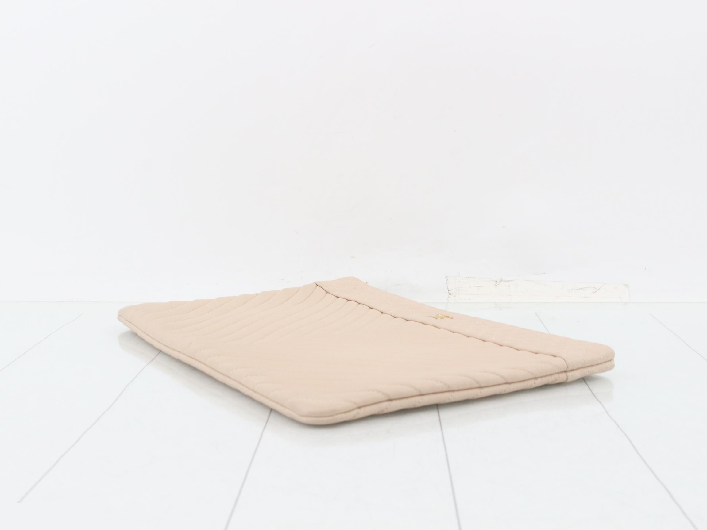 Caviar leather (bag) clutch/pouch, beige, gold hardware — view 6