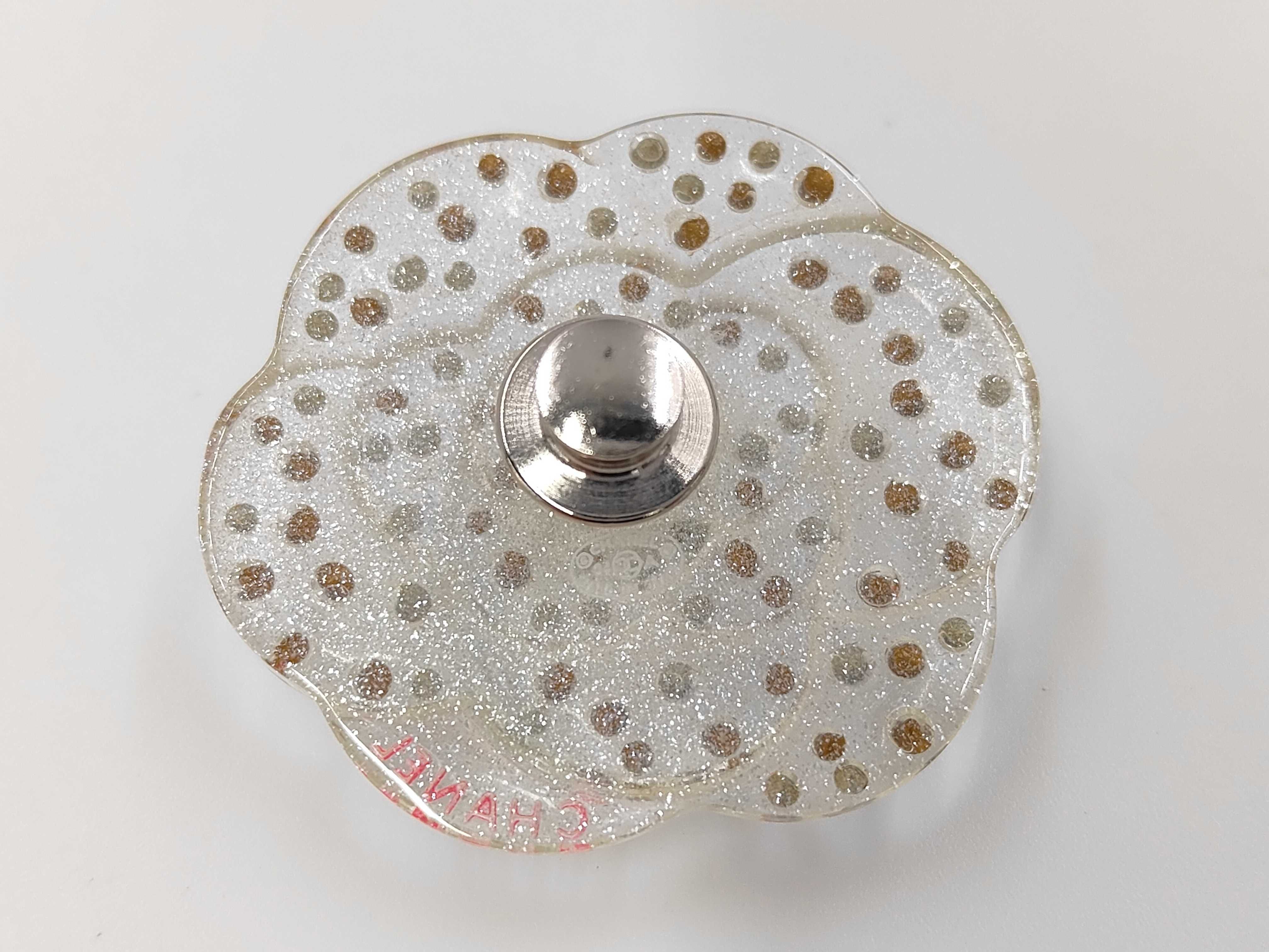 brooch — view 2