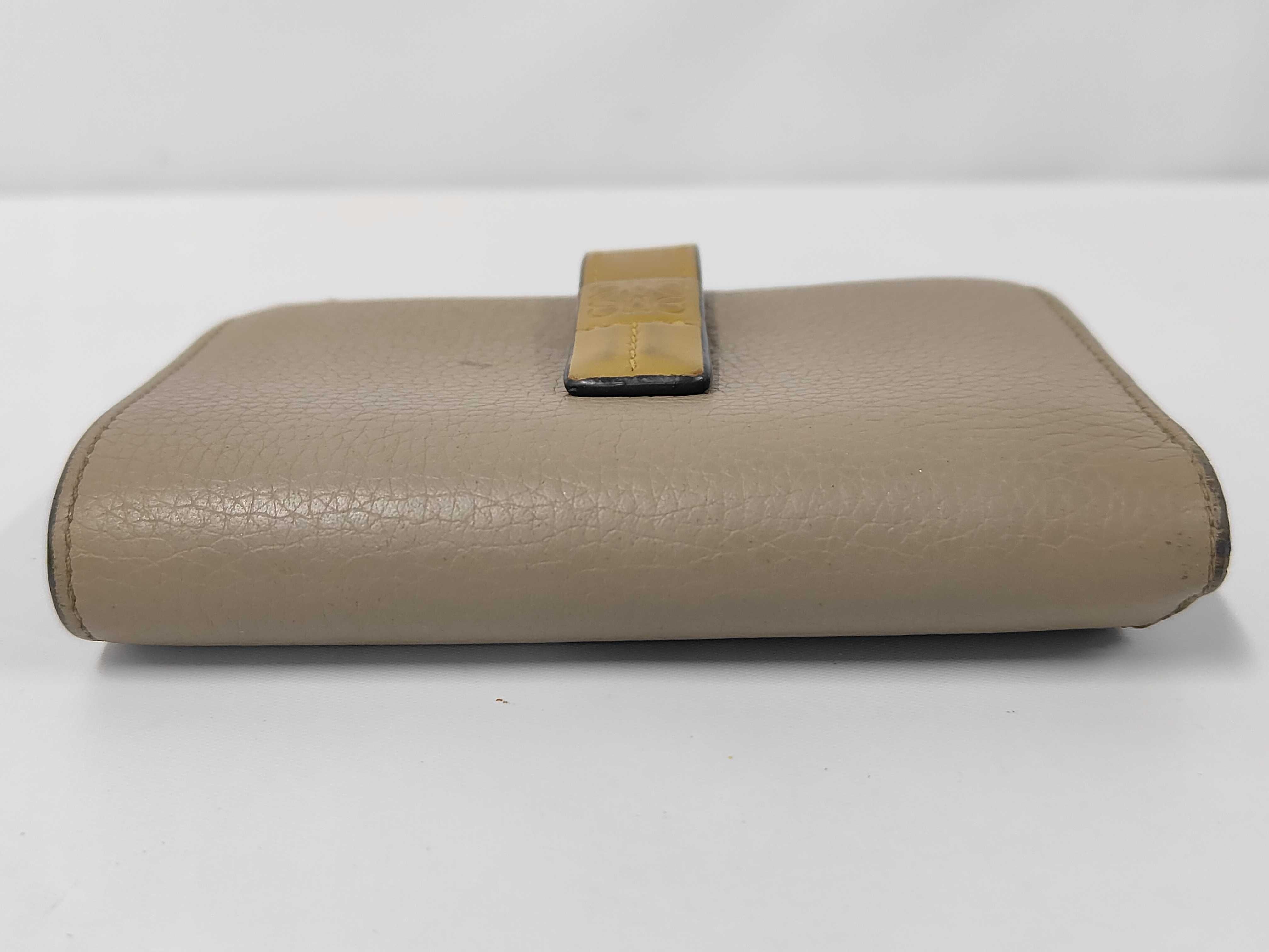 Bi-fold Leather Wallet, Greige — view 5
