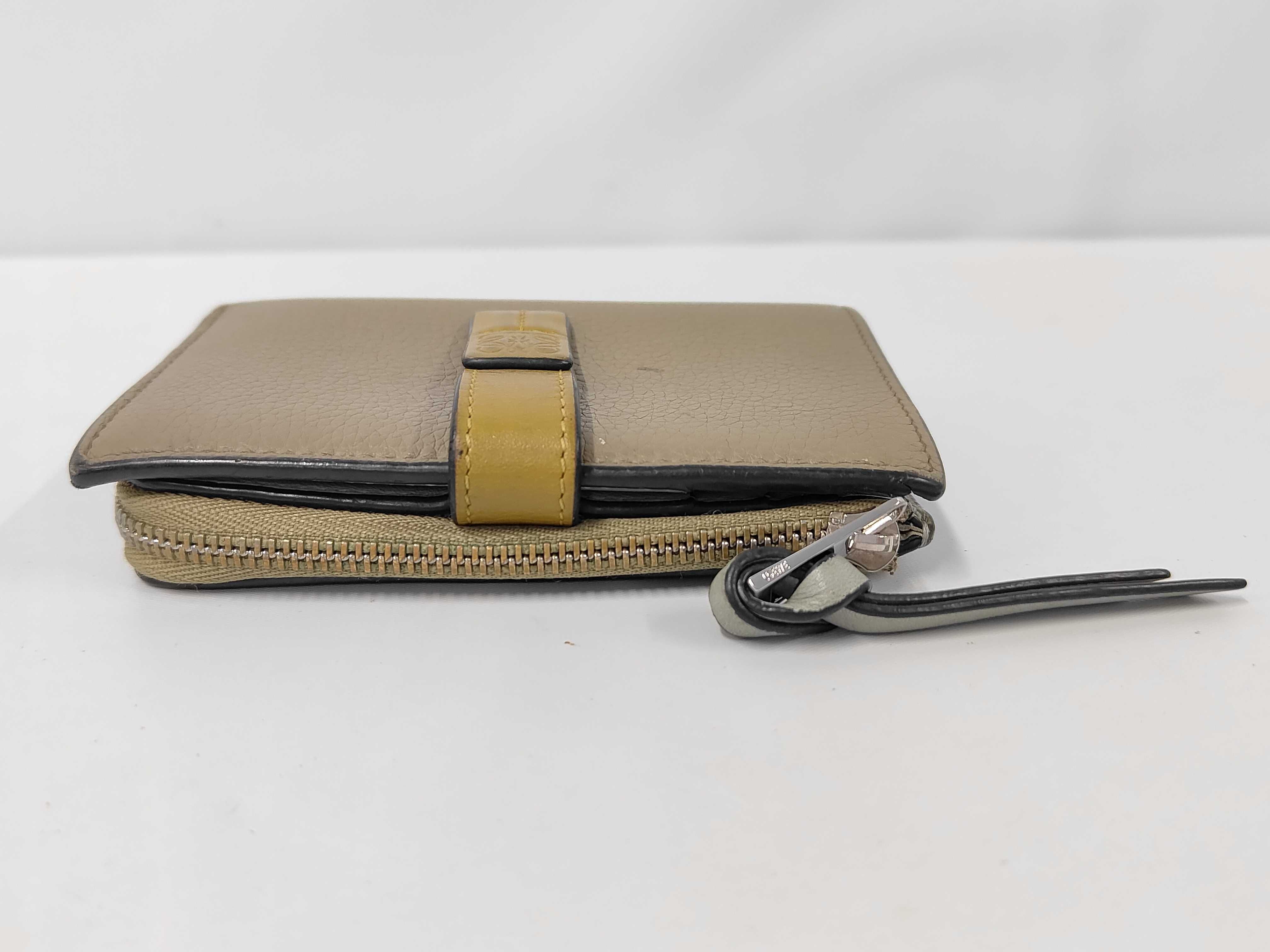 Bi-fold Leather Wallet, Greige — view 6