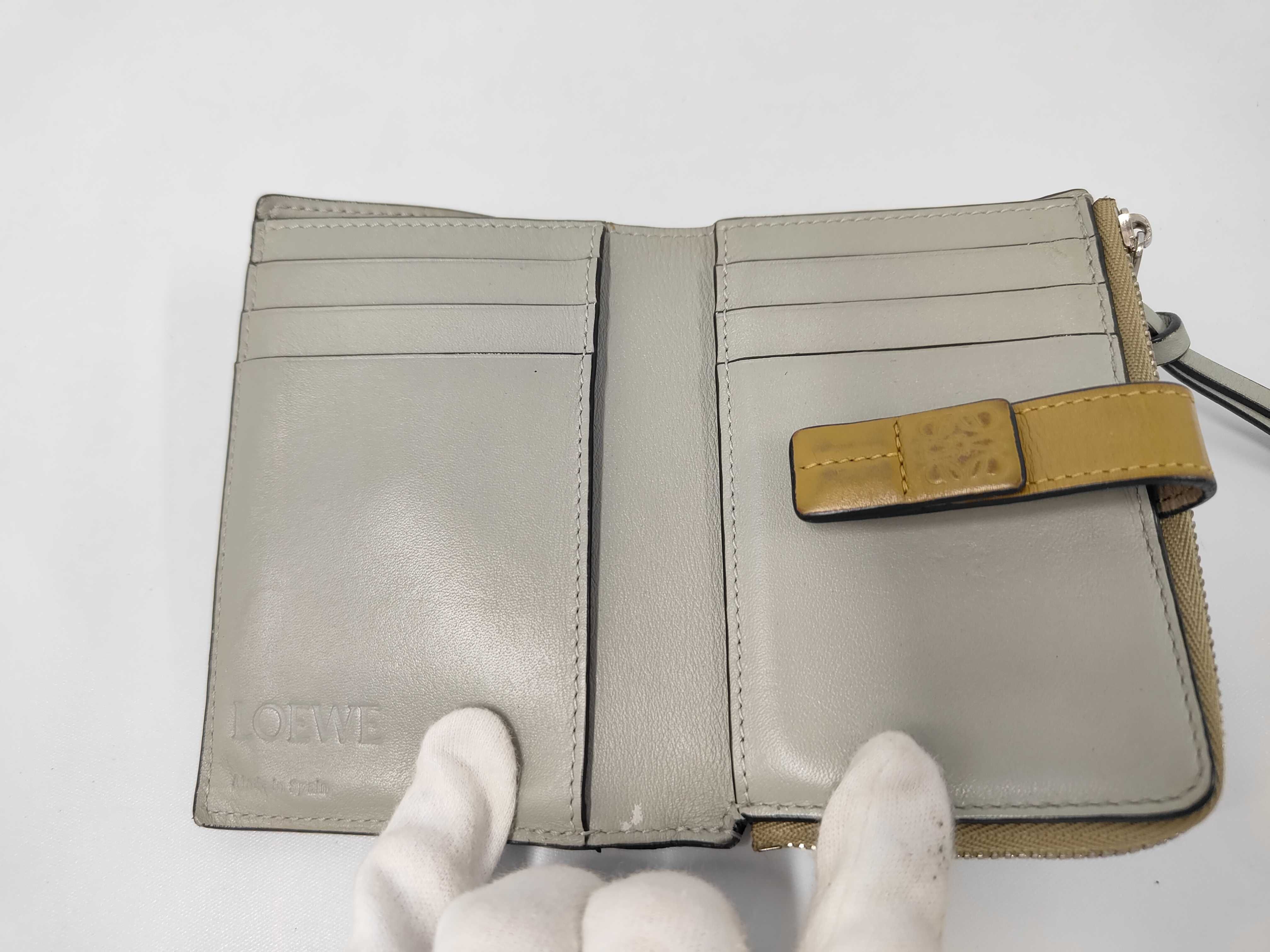 Bi-fold Leather Wallet, Greige — view 7