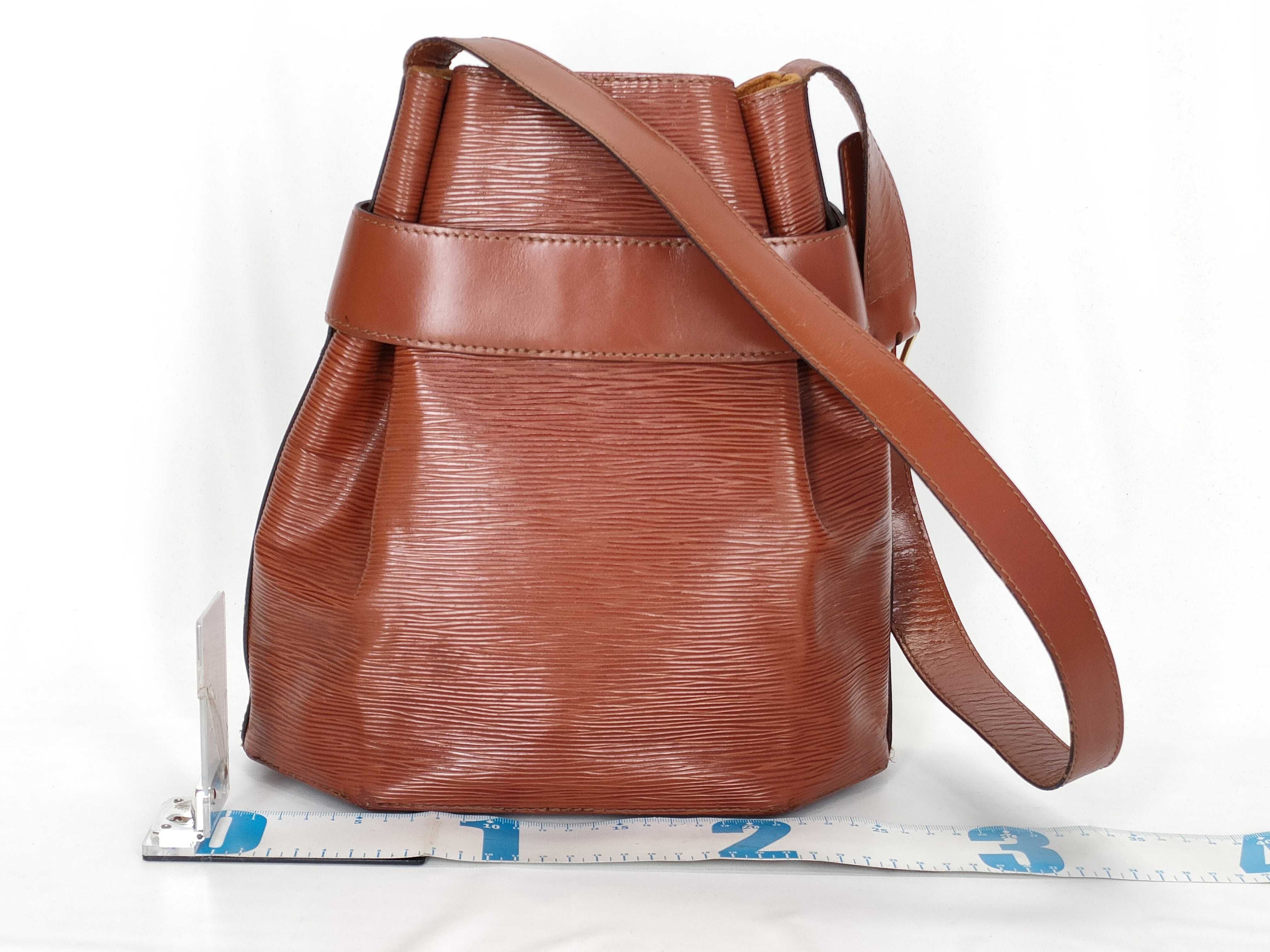 Epi Louis Vuitton Sac Depaule Shoulder Bag — view 2