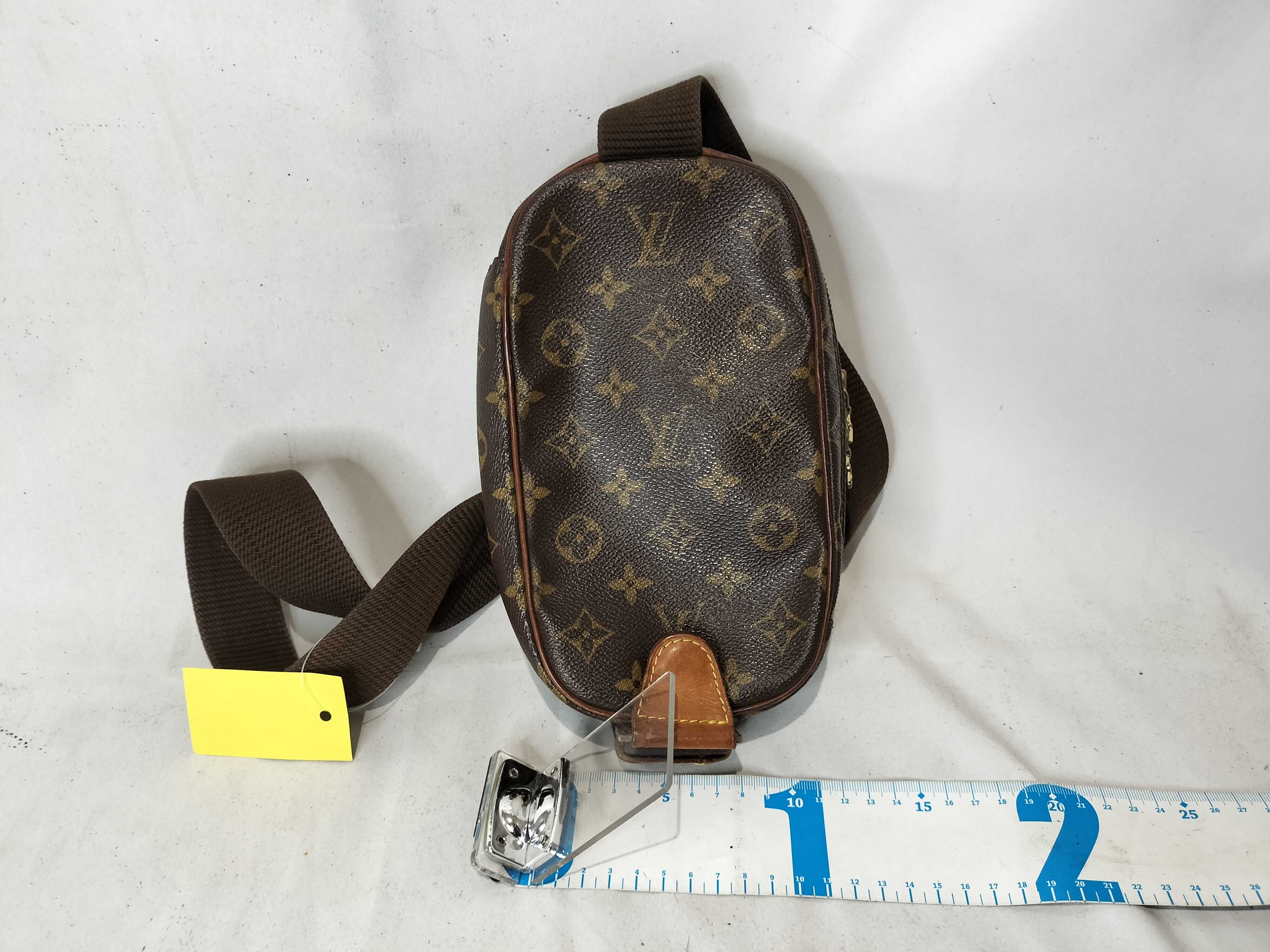Monogram Pochette Gange CA1003 Shoulder Bag — view 2