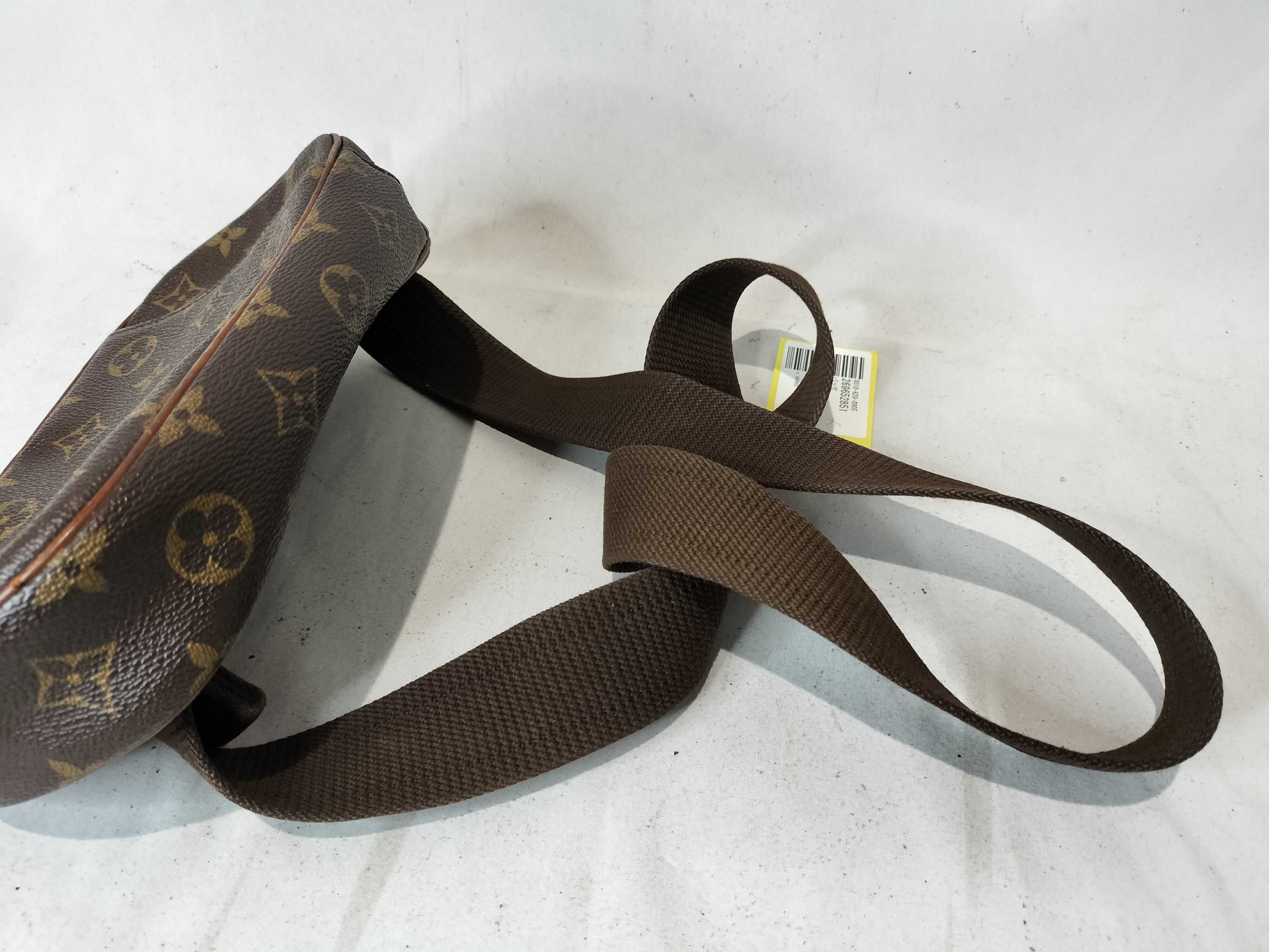 Monogram Pochette Gange CA1003 Shoulder Bag — view 3