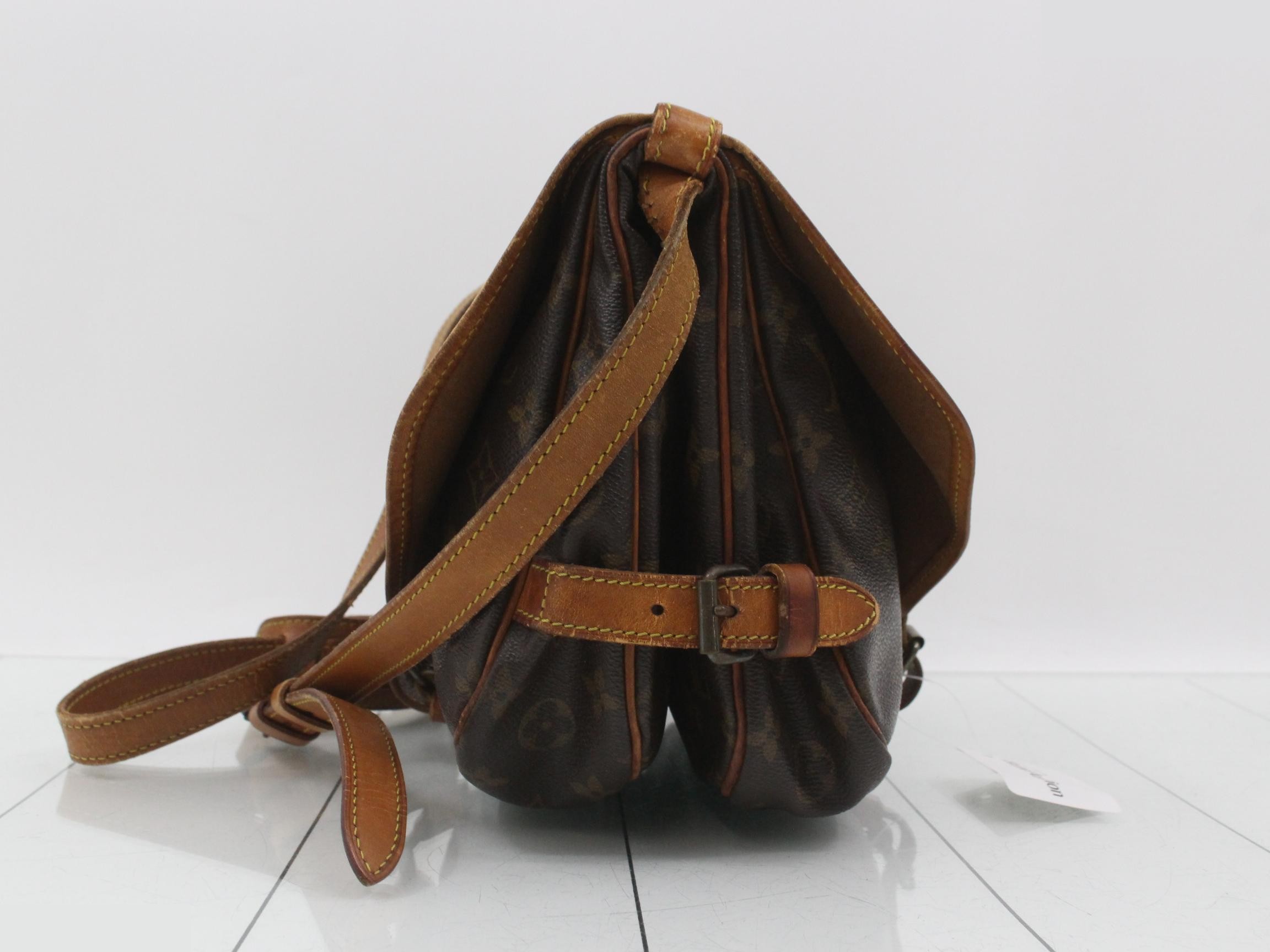 LV Monogram Saumur 30 — view 3