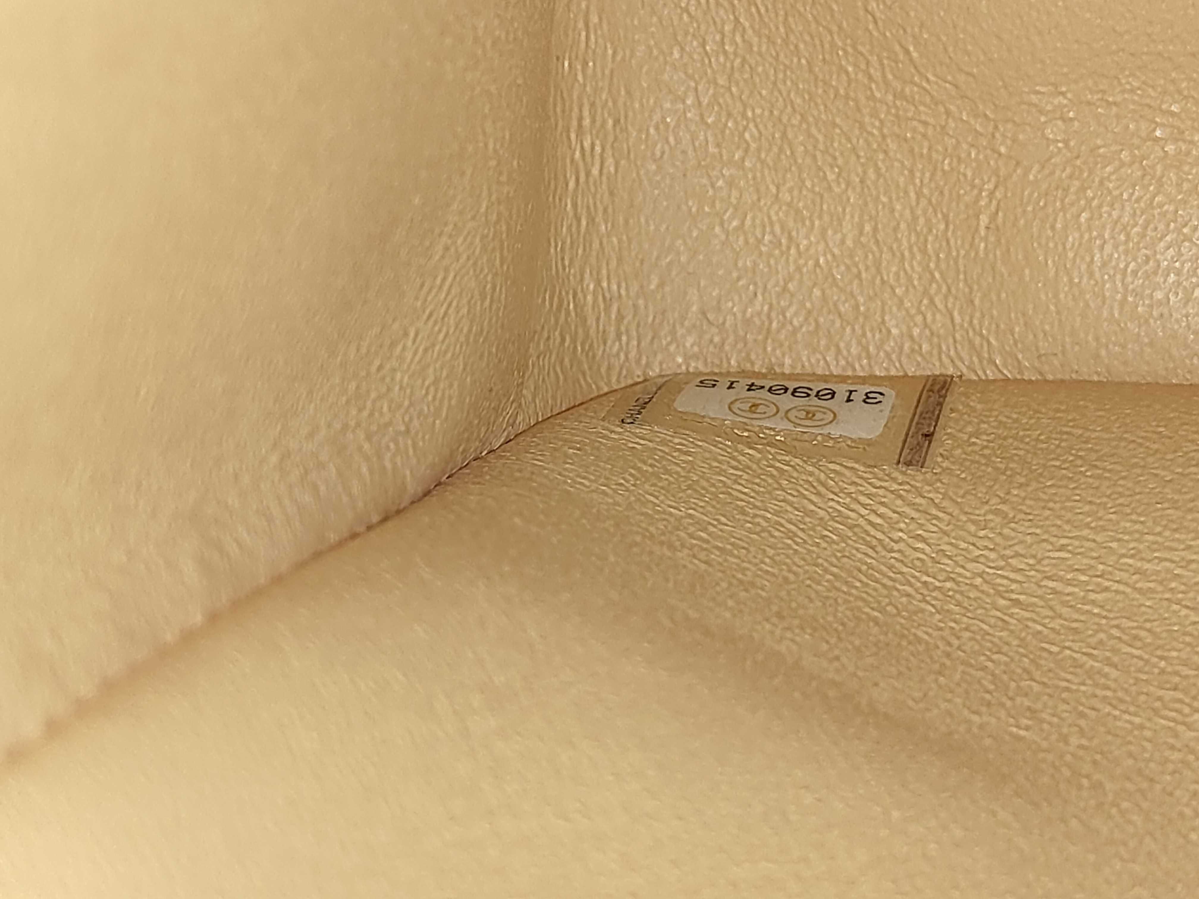 Matelassé 25 Lambskin Pink Double Flap Shoulder Bag (Serial Number 31) — view 12