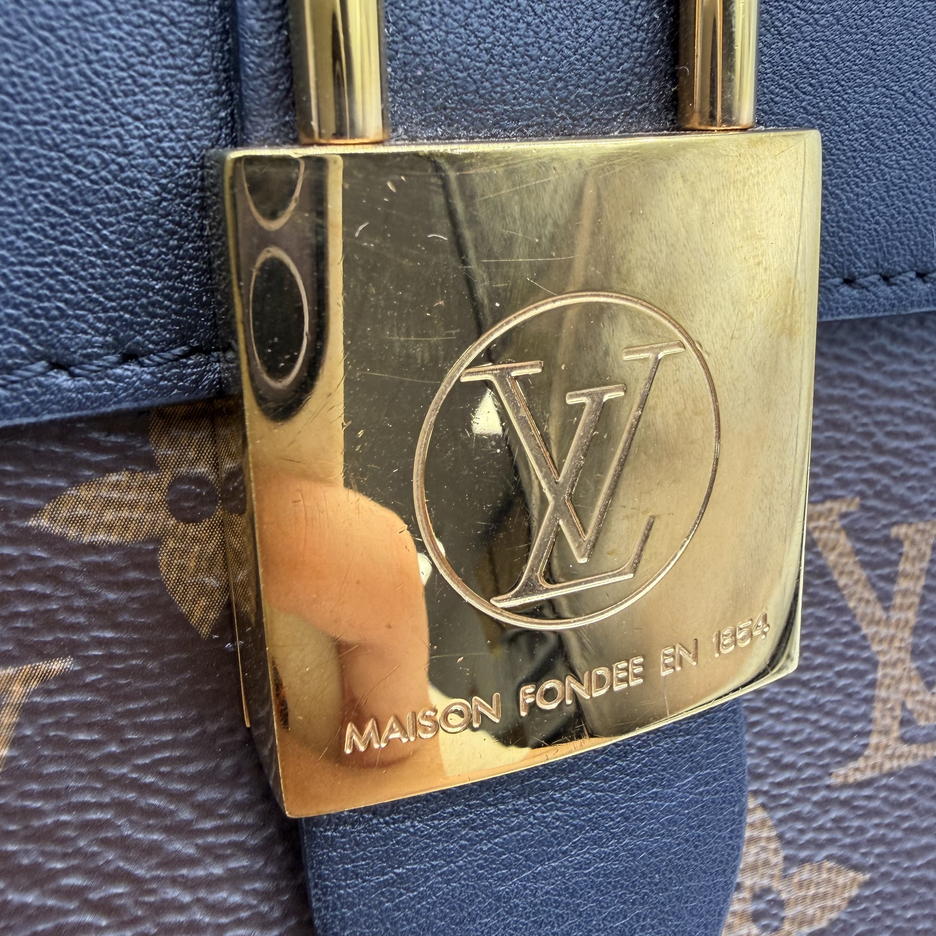 【*Shipped from: China*】LOUIS VUITTON Lock BB PU Shoulder Bag — view 13