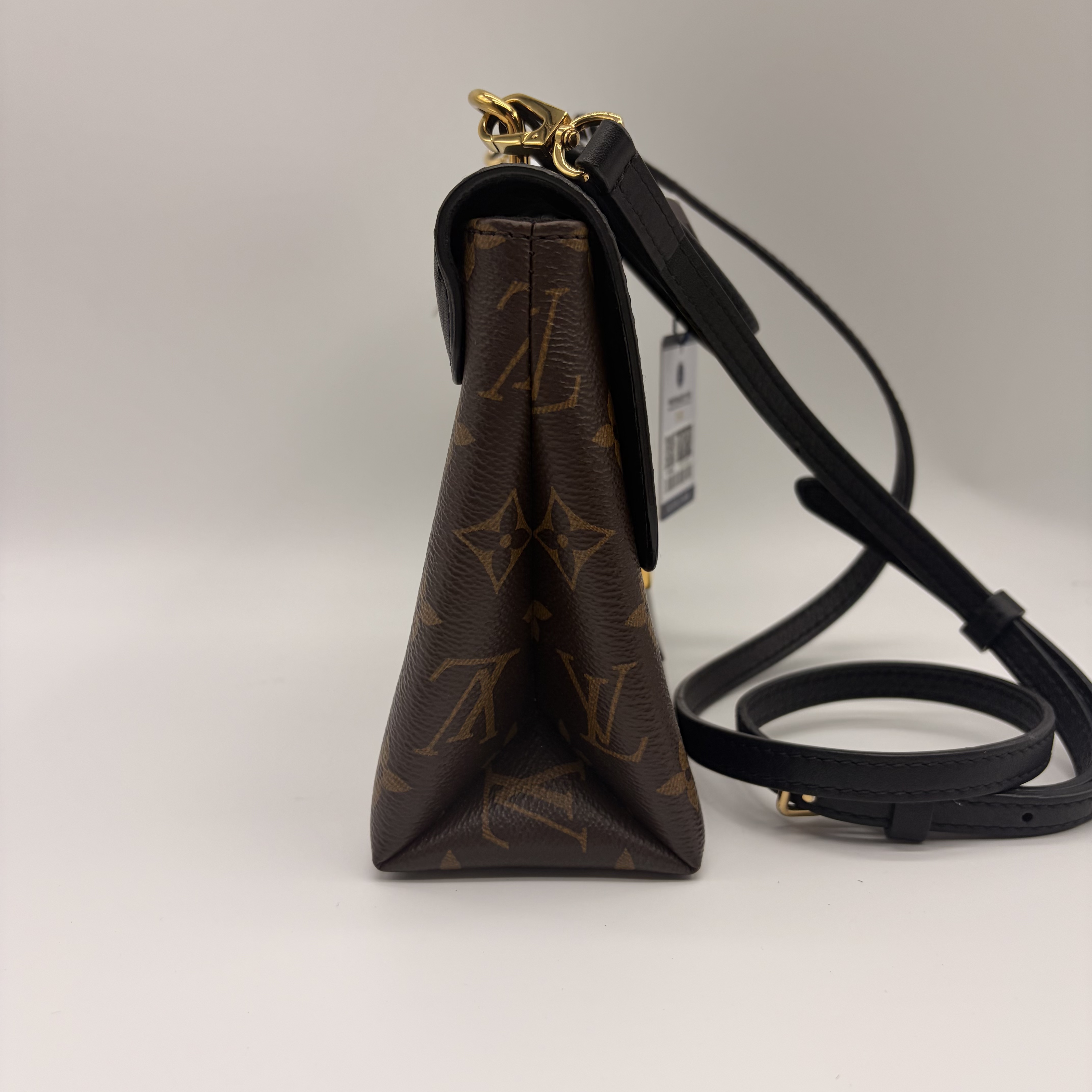 【*Shipped from: China*】LOUIS VUITTON Lock BB PU Shoulder Bag — view 4