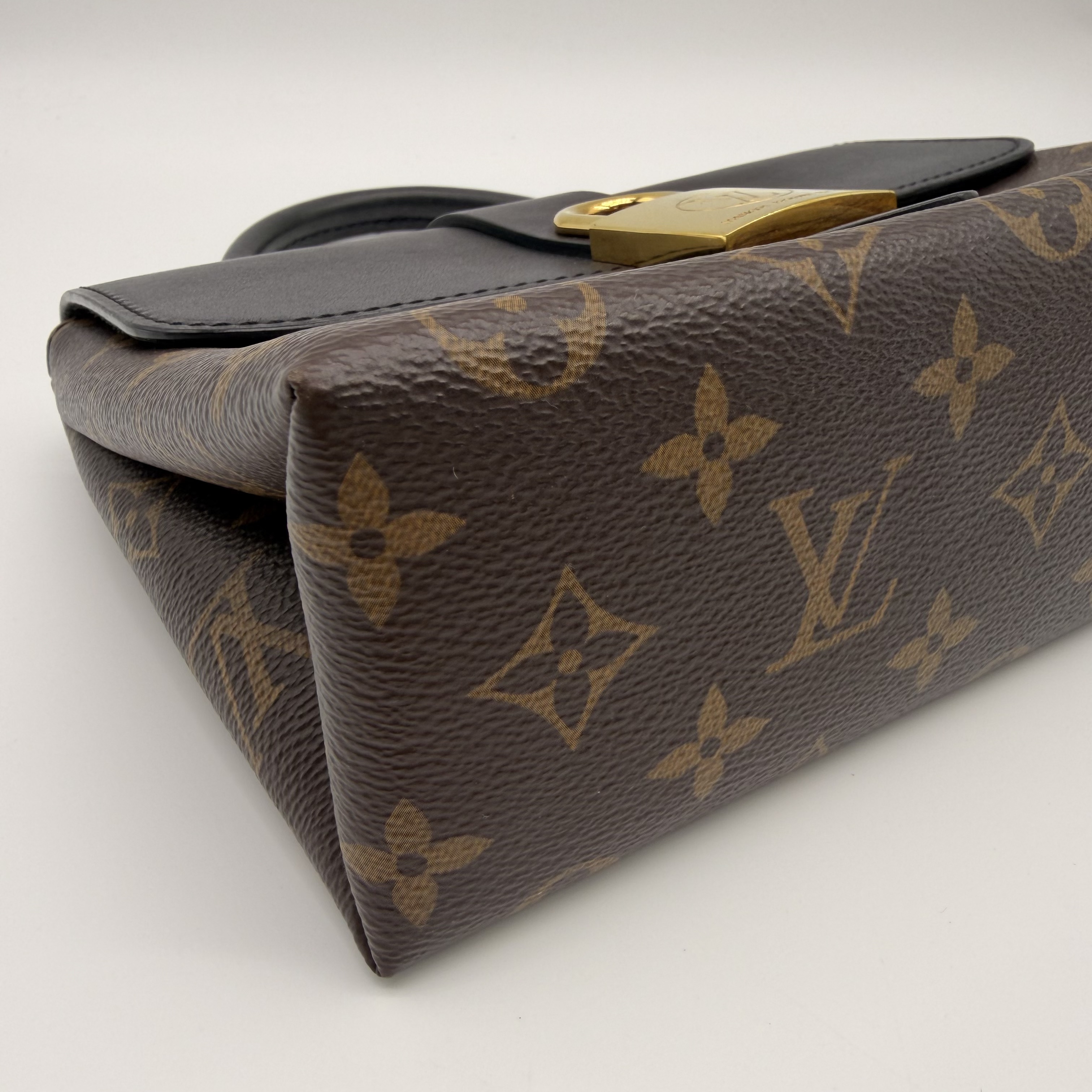 【*Shipped from: China*】LOUIS VUITTON Lock BB PU Shoulder Bag — view 6