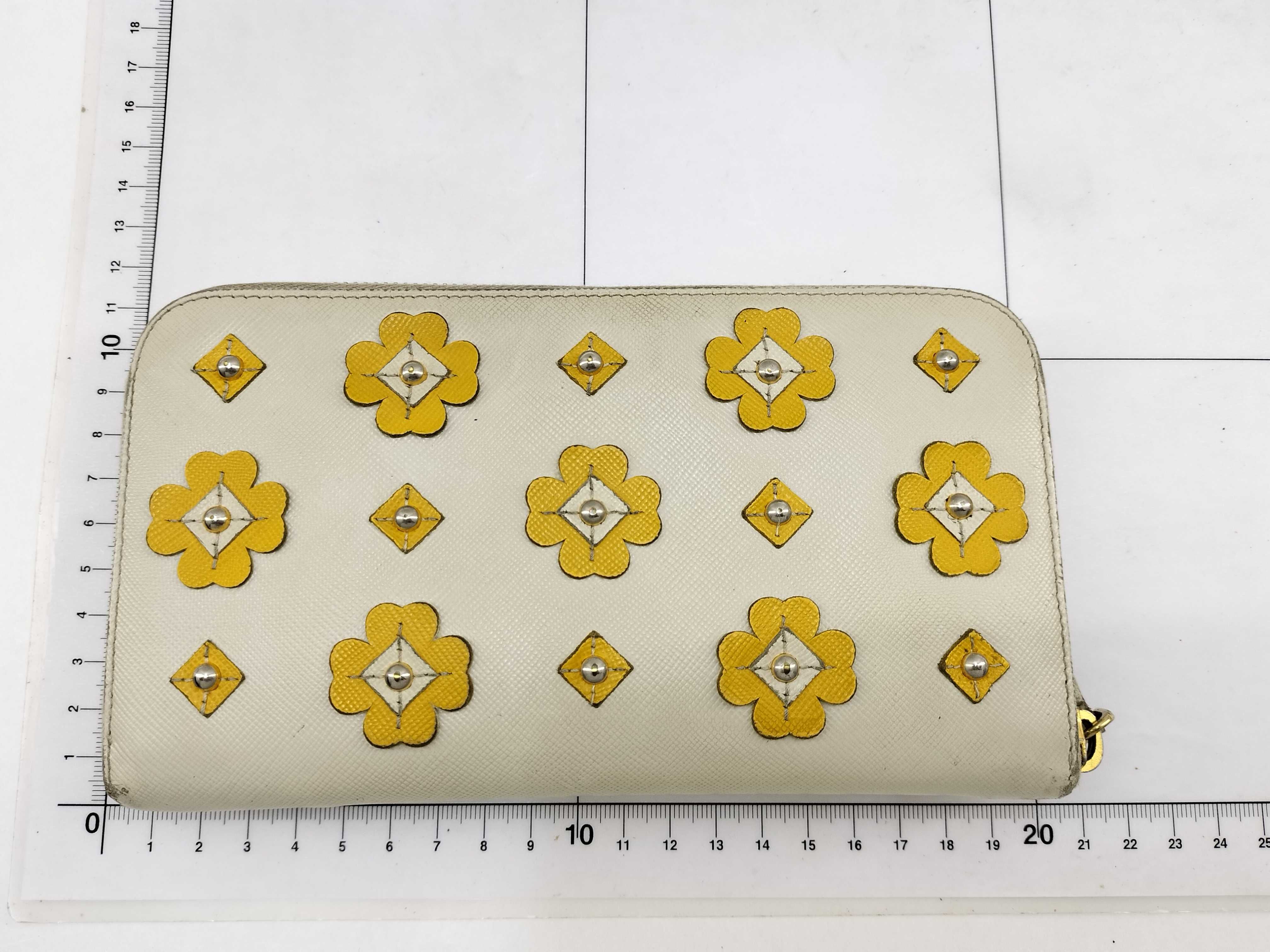 Long Wallet, Round Zipper, Flower Motif, Leather, 1M0506, Beige — view 2