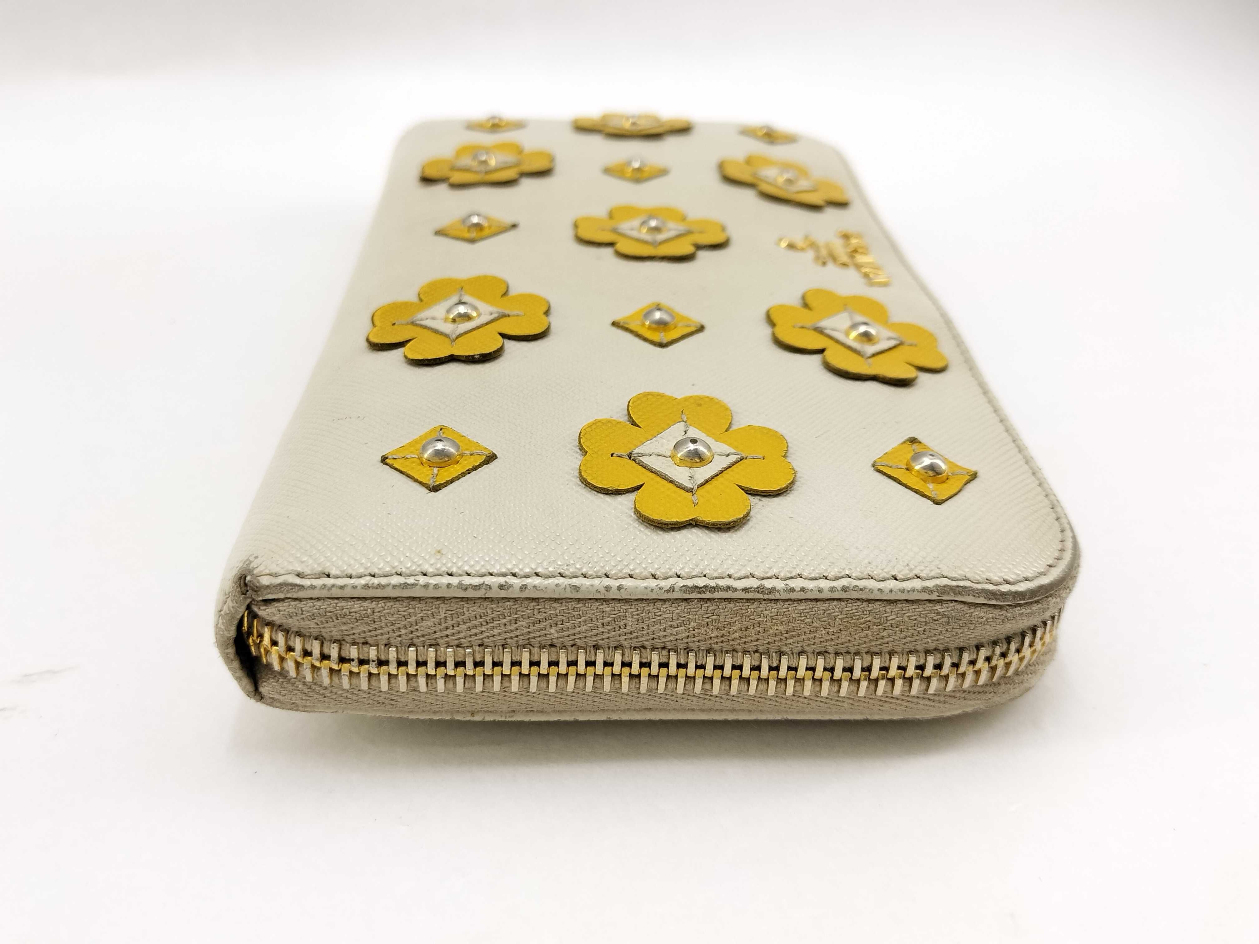 Long Wallet, Round Zipper, Flower Motif, Leather, 1M0506, Beige — view 3