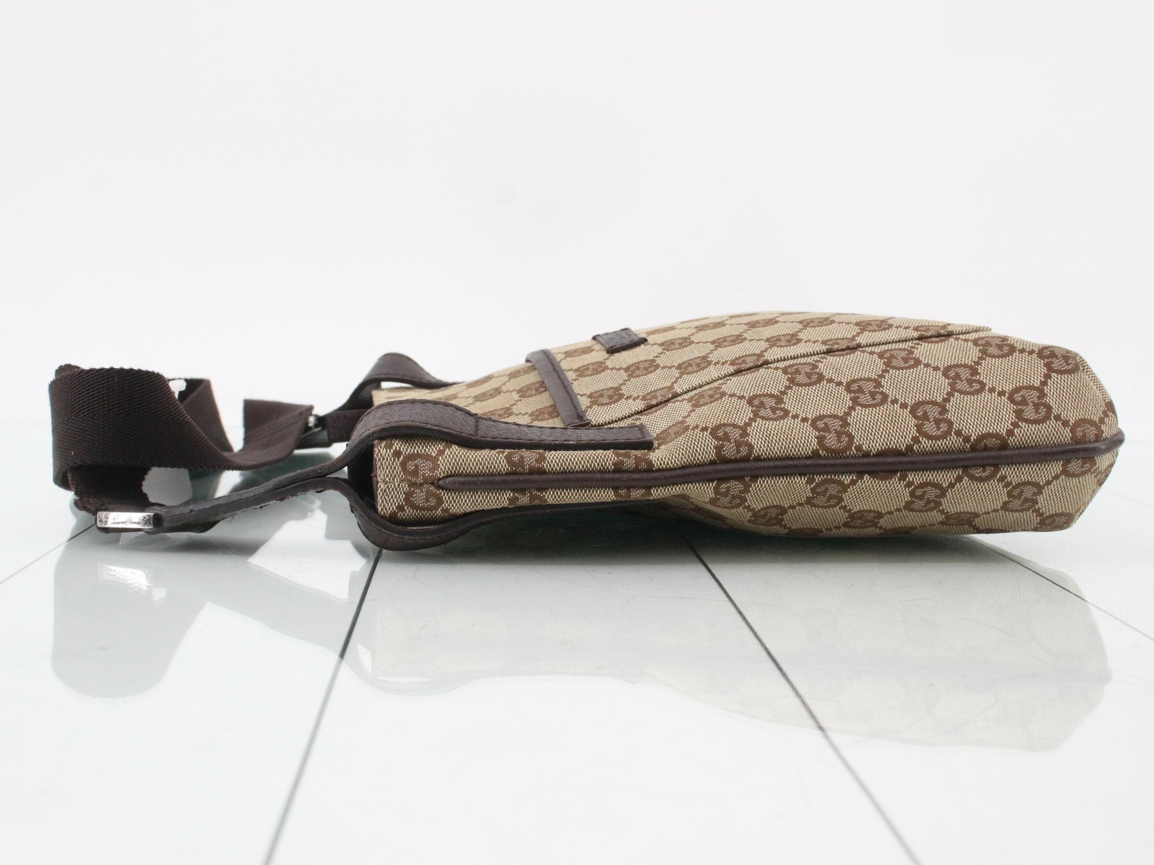 GG Canvas Logo Shoulder Bag — view 4