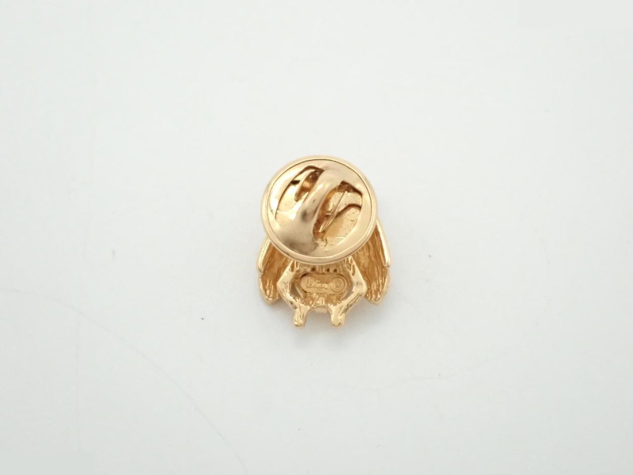 Pin brooch, bee motif — view 2