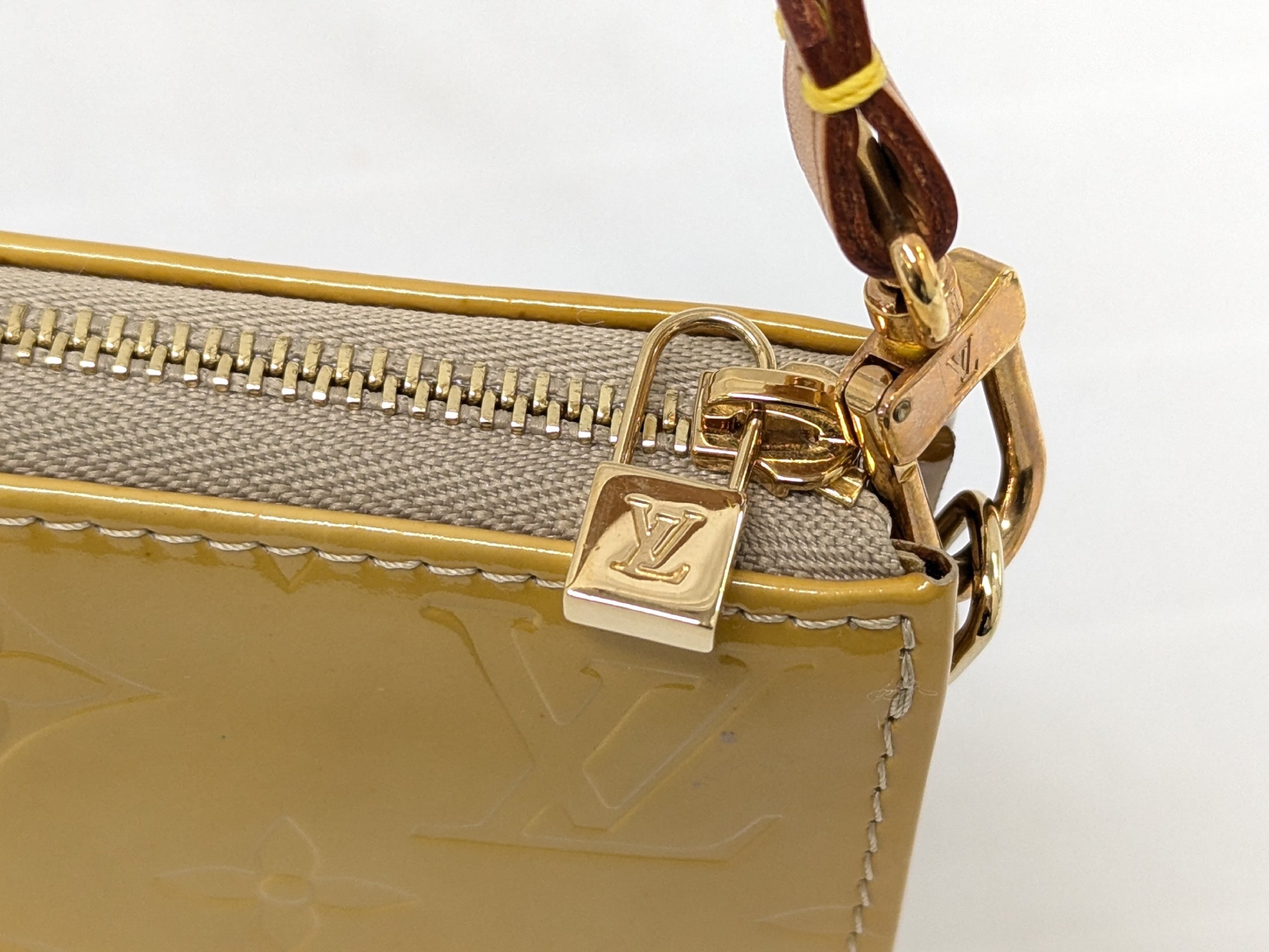 M91010 Vernis Lexington Handbag — view 8