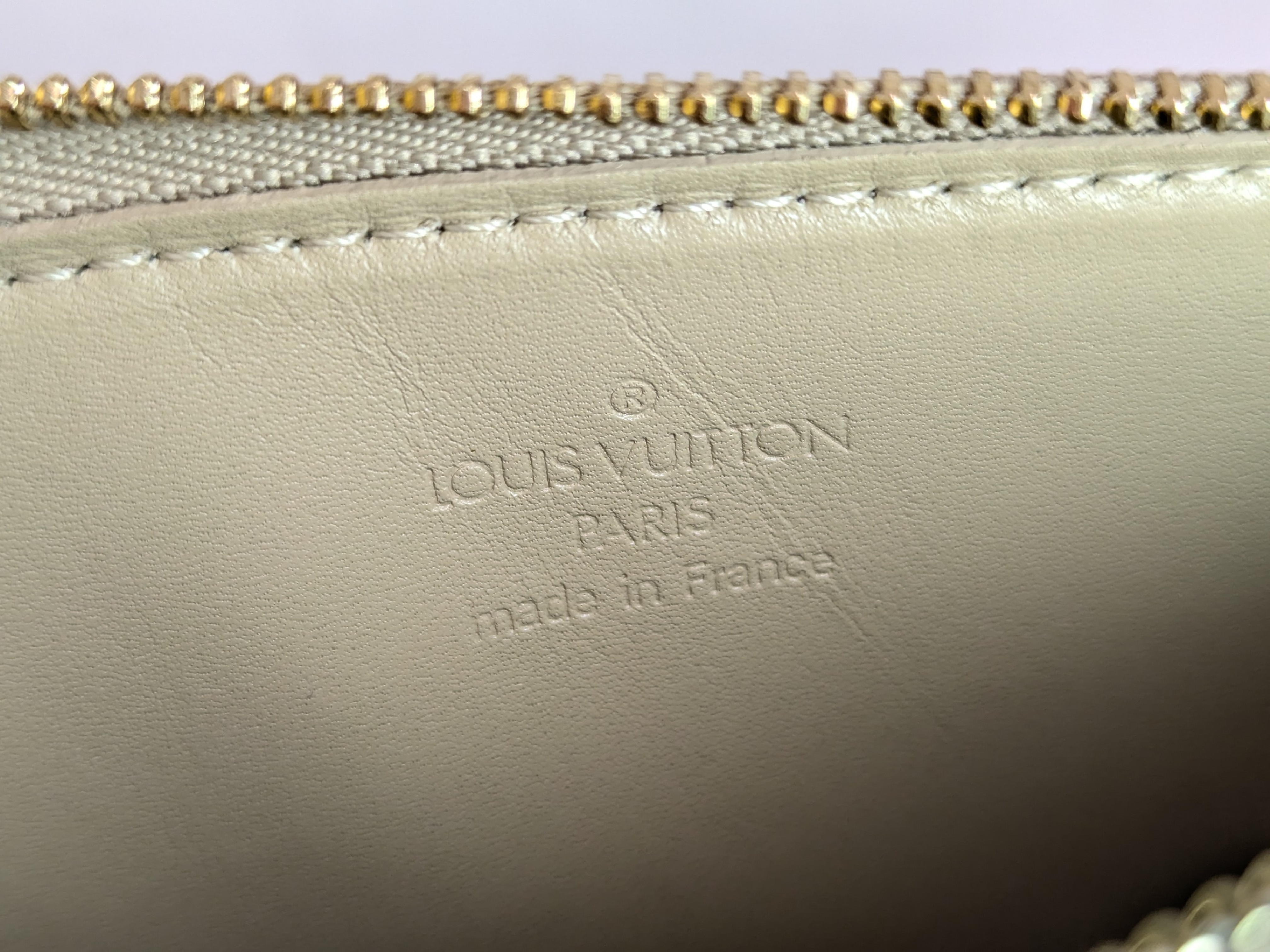 M91010 Vernis Lexington Handbag — view 10