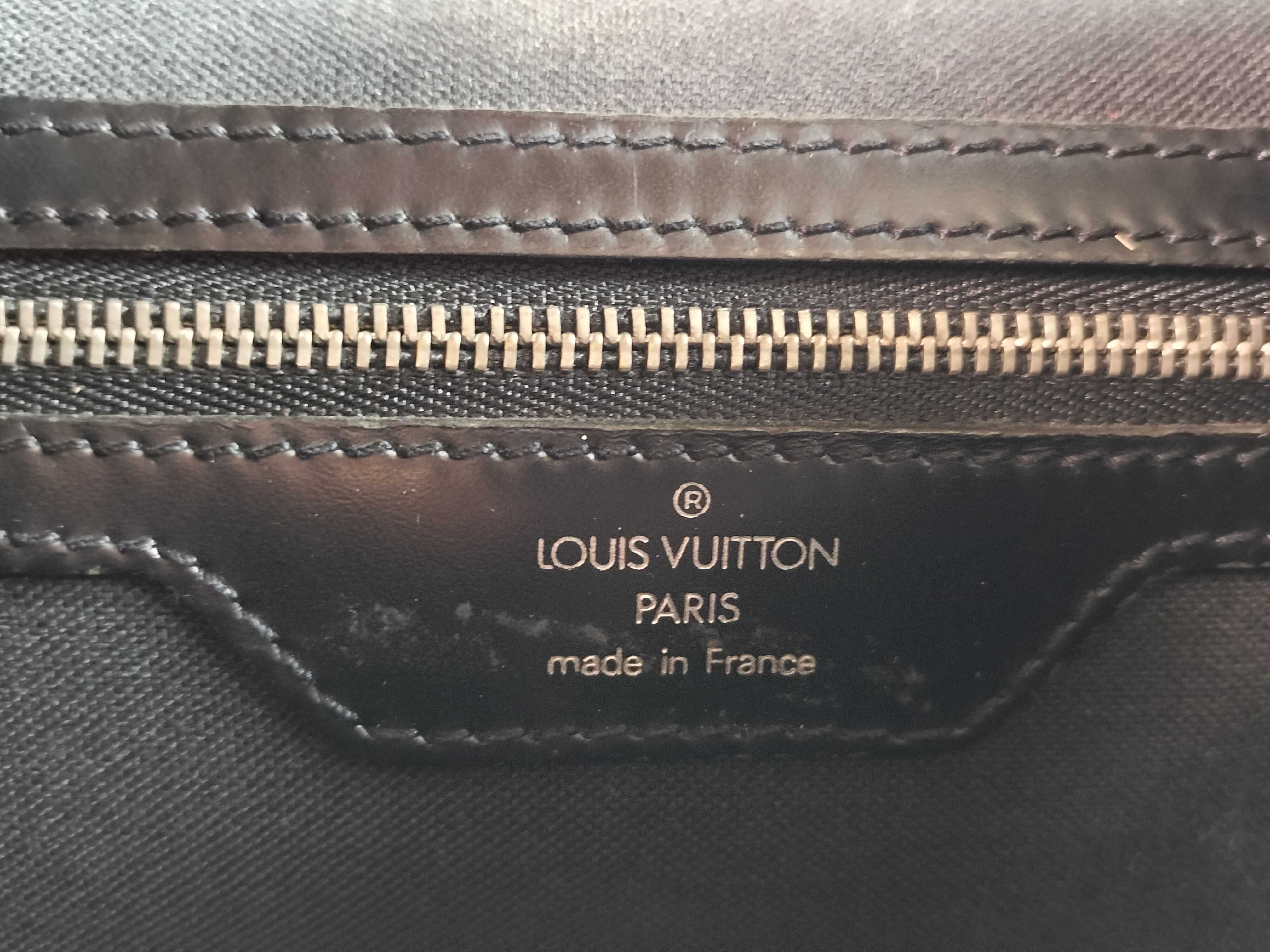 Taiga Leather Shoulder Bag — view 11