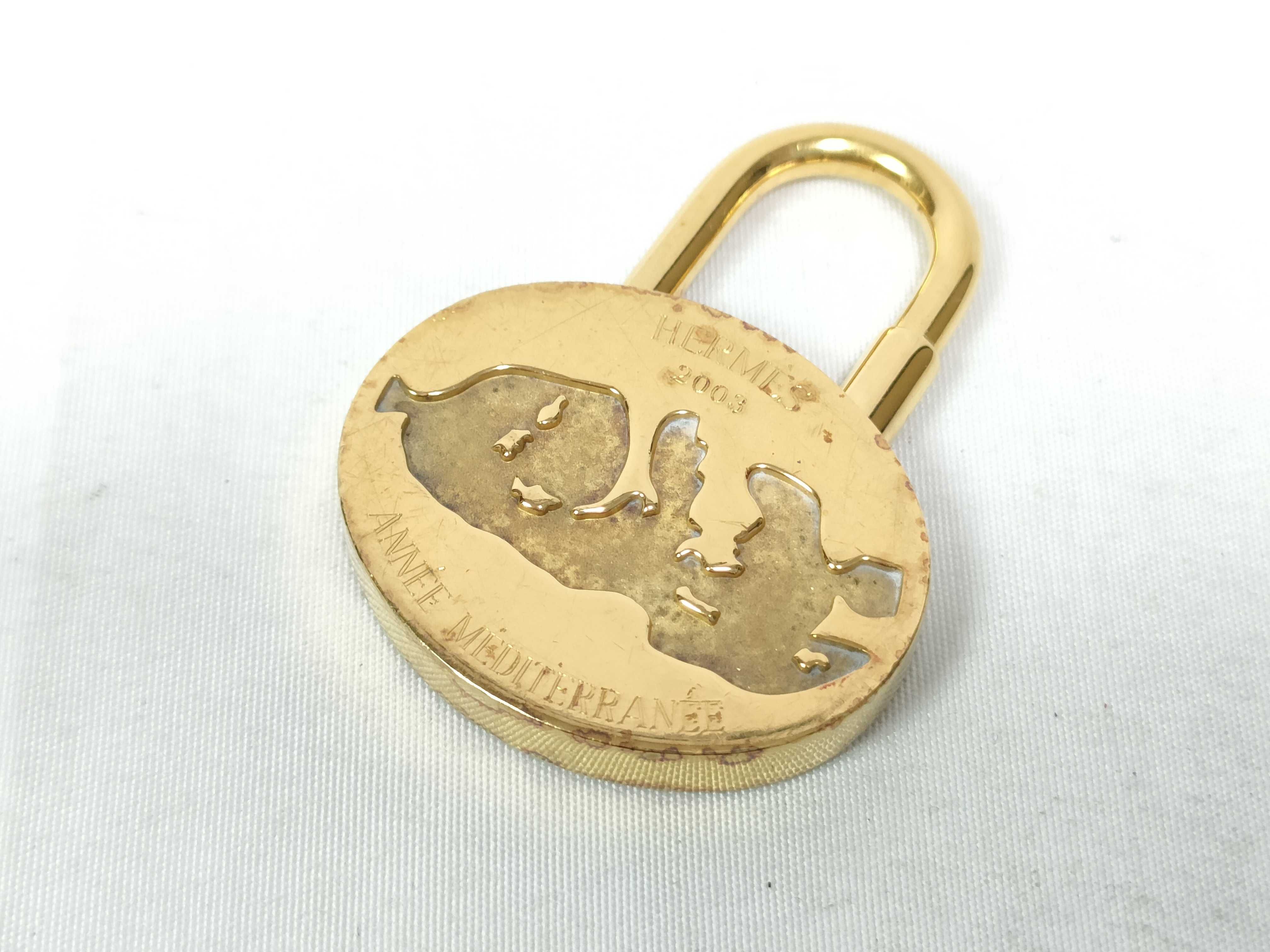 Mediterranean 2003 Gold Plated Padlock Keychain Charm Key Case/Keychain