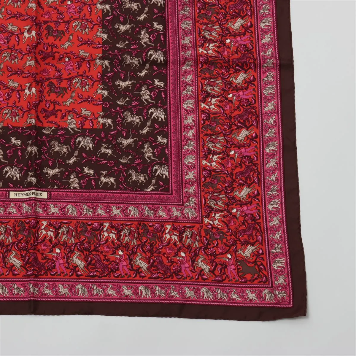 Carre 90 CHASSE en INDE Indian Hunting Scarf Silk Brown x Pink Thread Tag Loose Thread Treading fraying — view 4