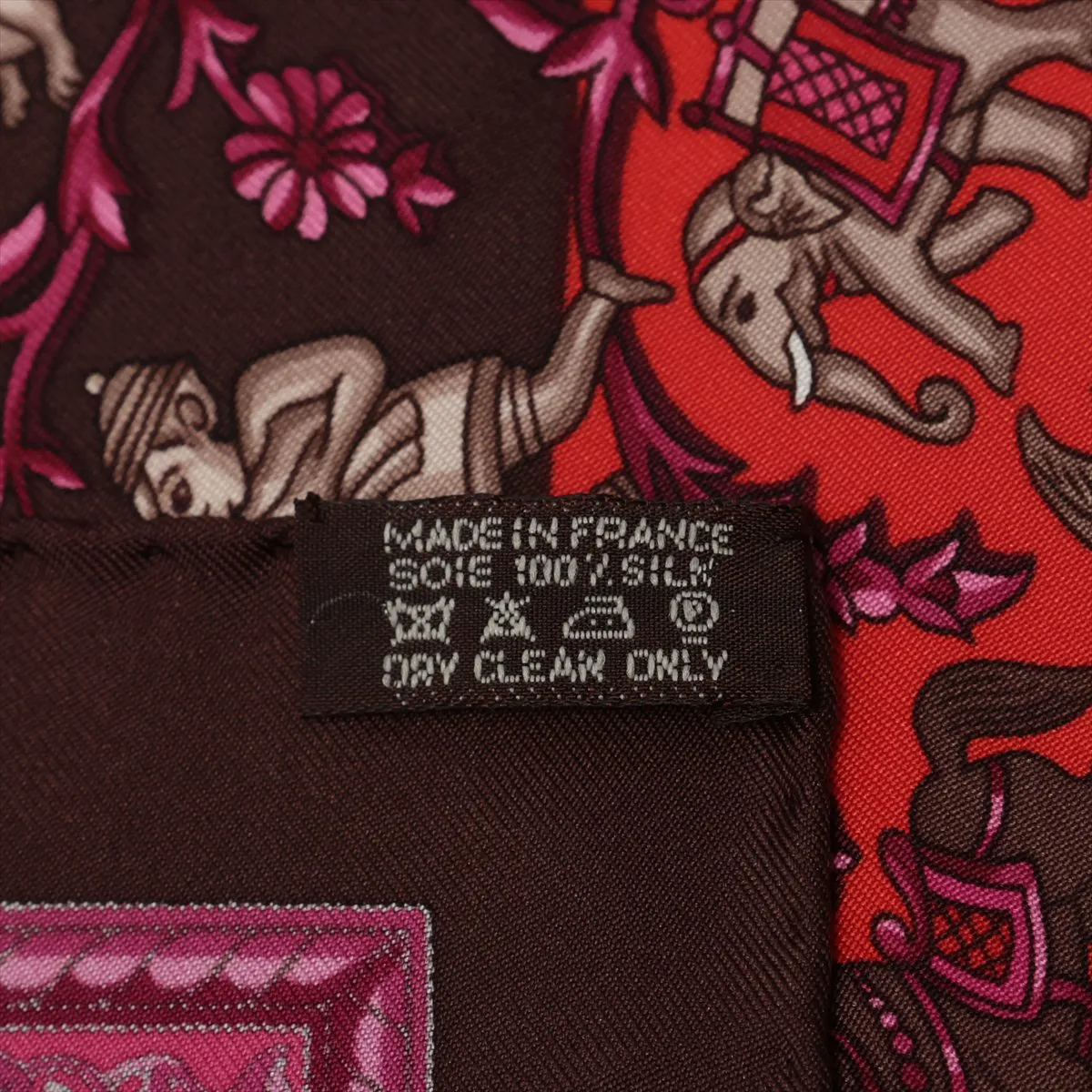 Carre 90 CHASSE en INDE Indian Hunting Scarf Silk Brown x Pink Thread Tag Loose Thread Treading fraying — view 7