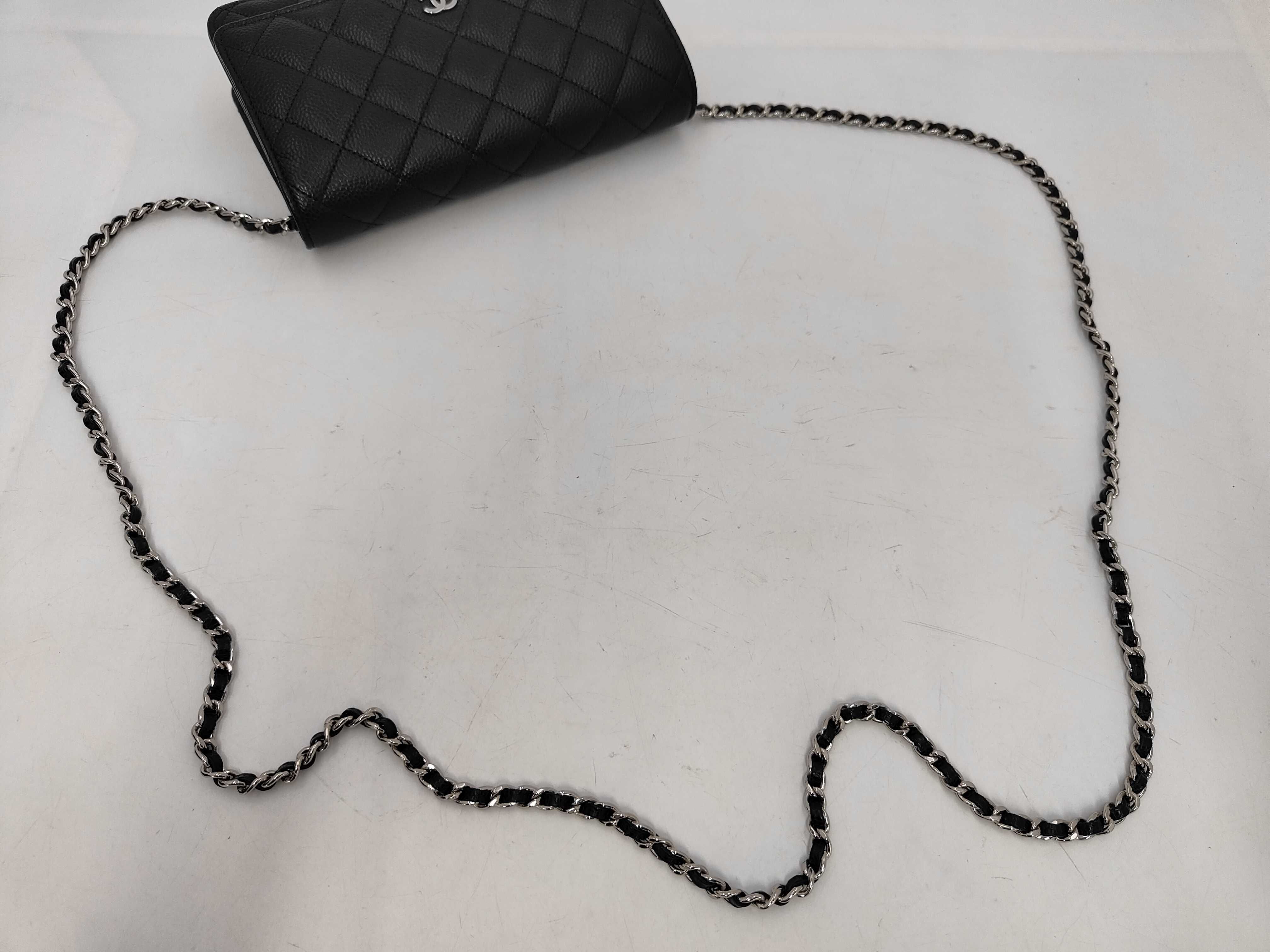 Chain Wallet Caviar Skin Bag 23 Shoulder Bag — view 3