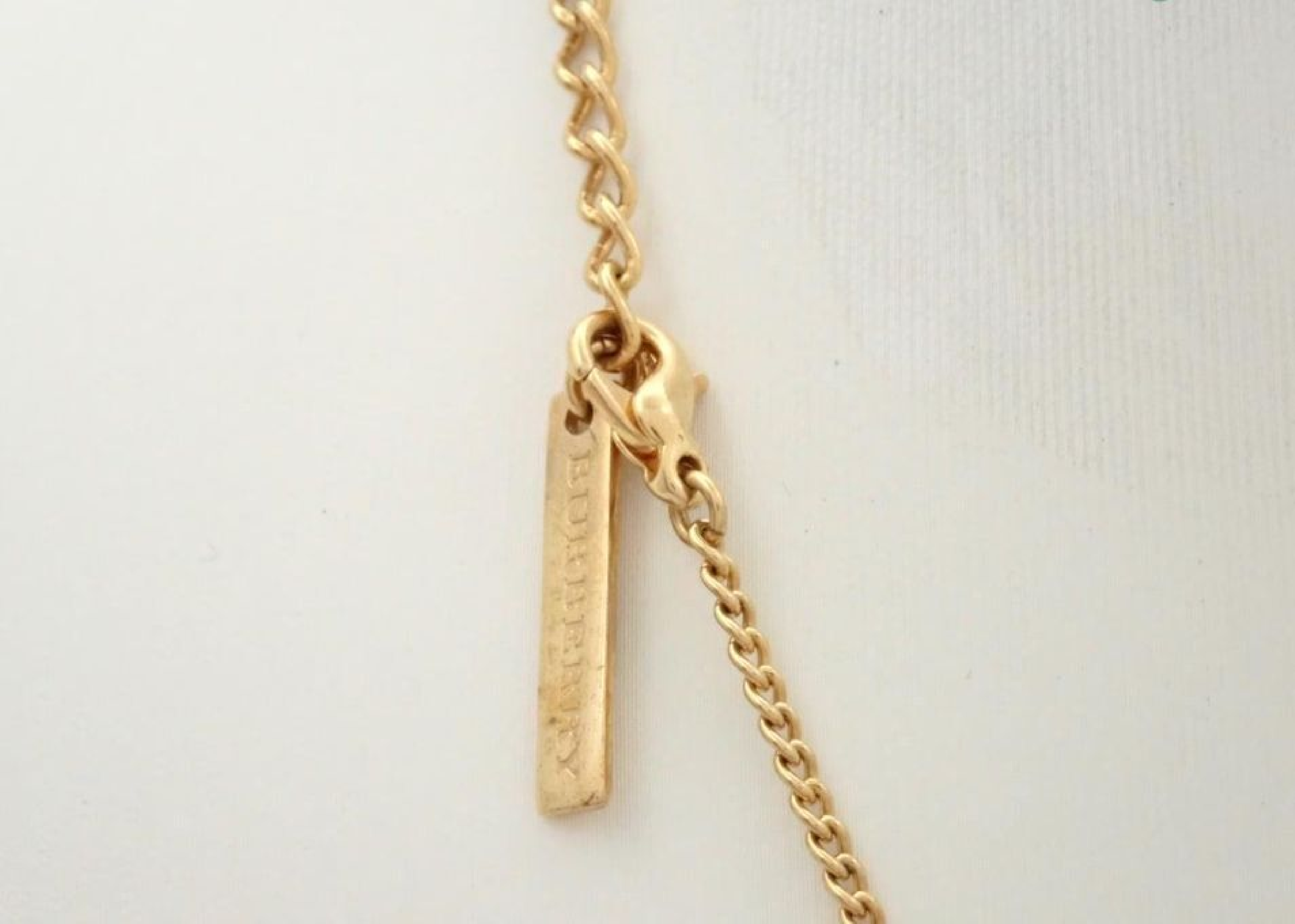 gold necklace, chain approximately 54cm, choker necklace. — view 3