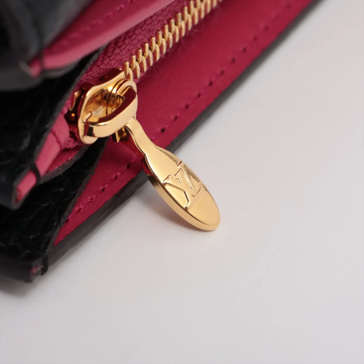 Taurillon Portefeuille Capucines M61248 Noir Long Wallet (RFID detected) — view 9