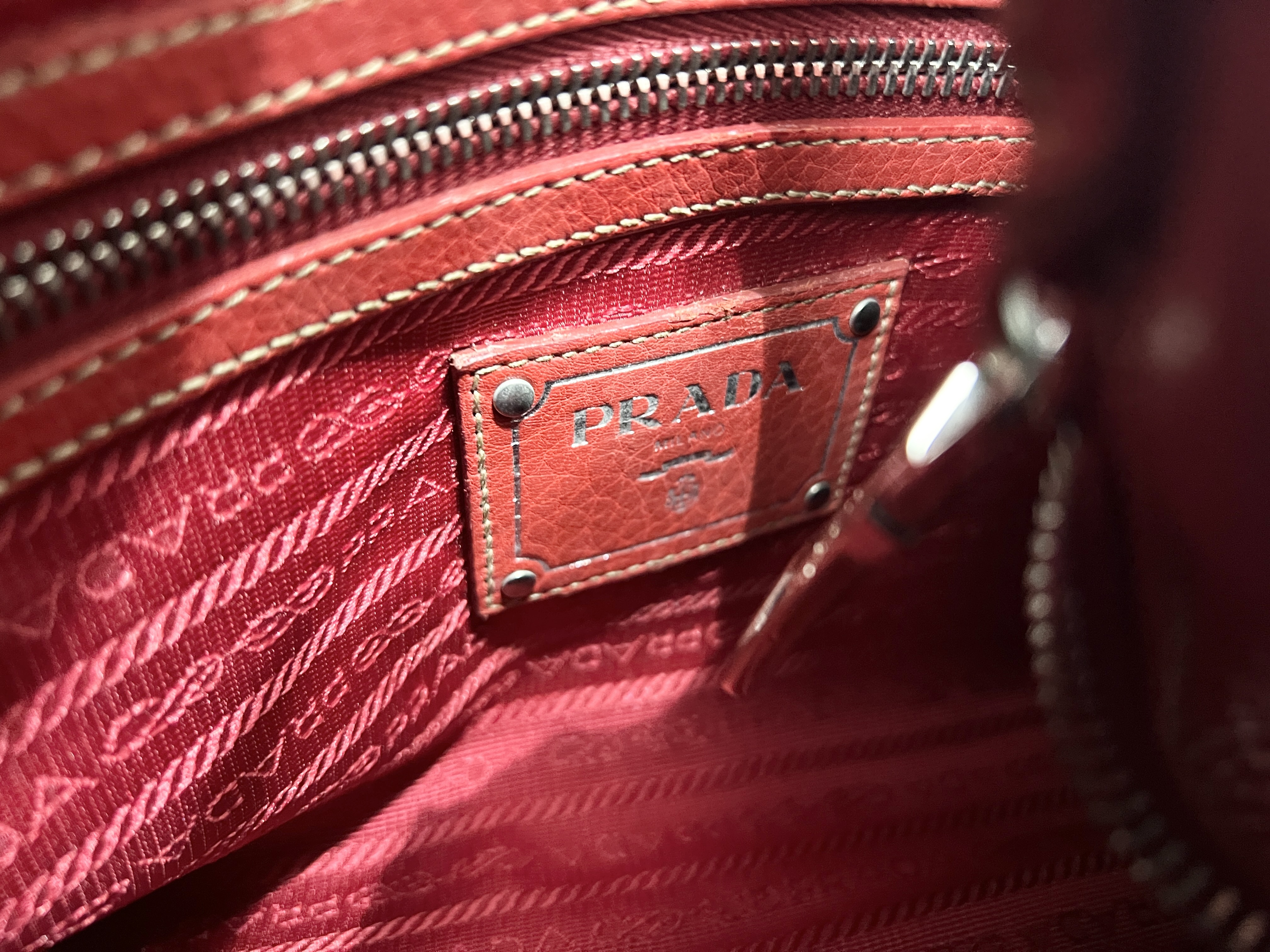 Vitello Daino Leather One-Shoulder Bag — view 6