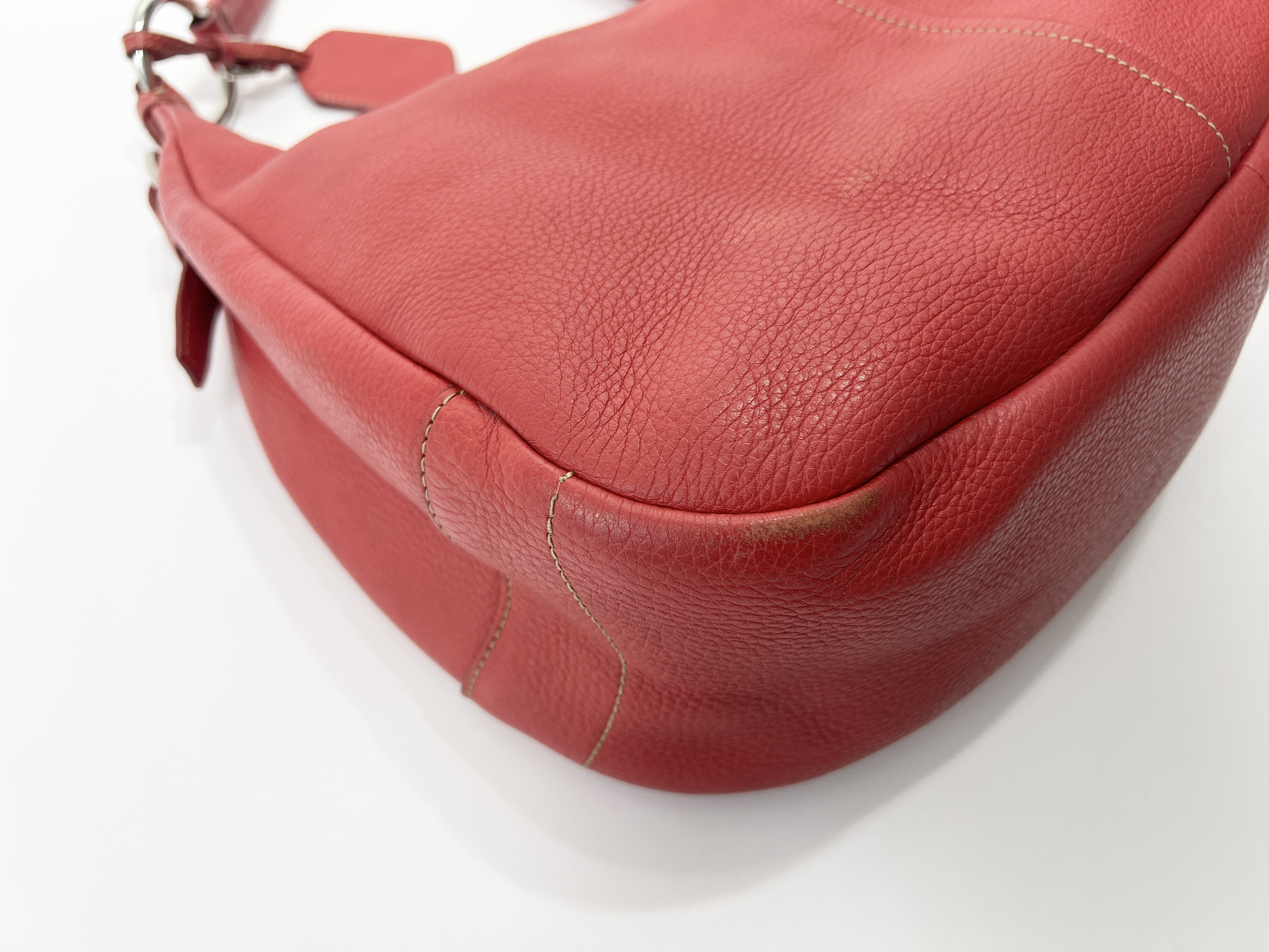 Vitello Daino Leather One-Shoulder Bag — view 9